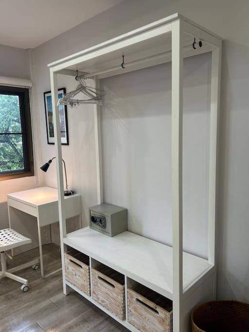 Apartment Cozy 2 Bed Full Furnished Town House Near Airport *