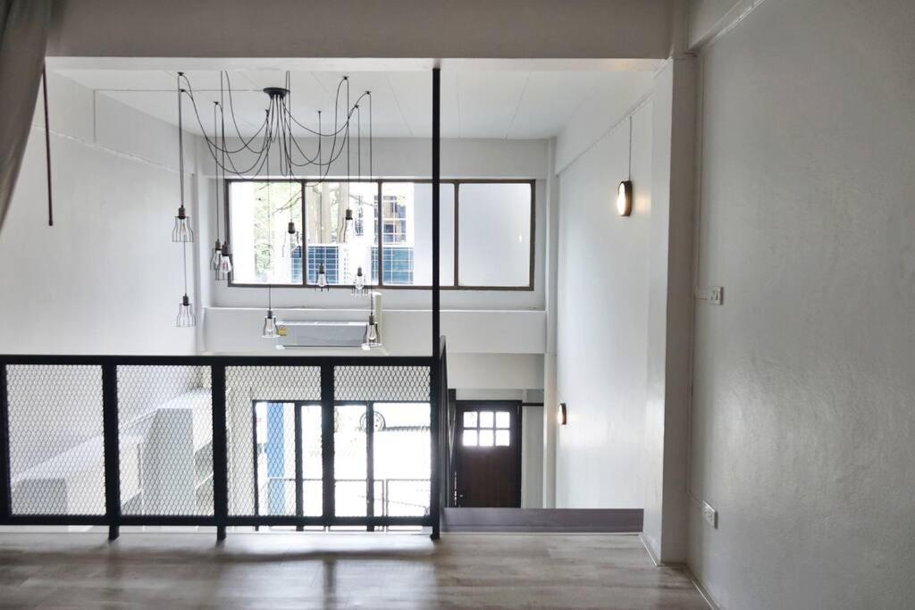 Cozy 2 Bed Full Furnished Town House Near Airport Apartment *