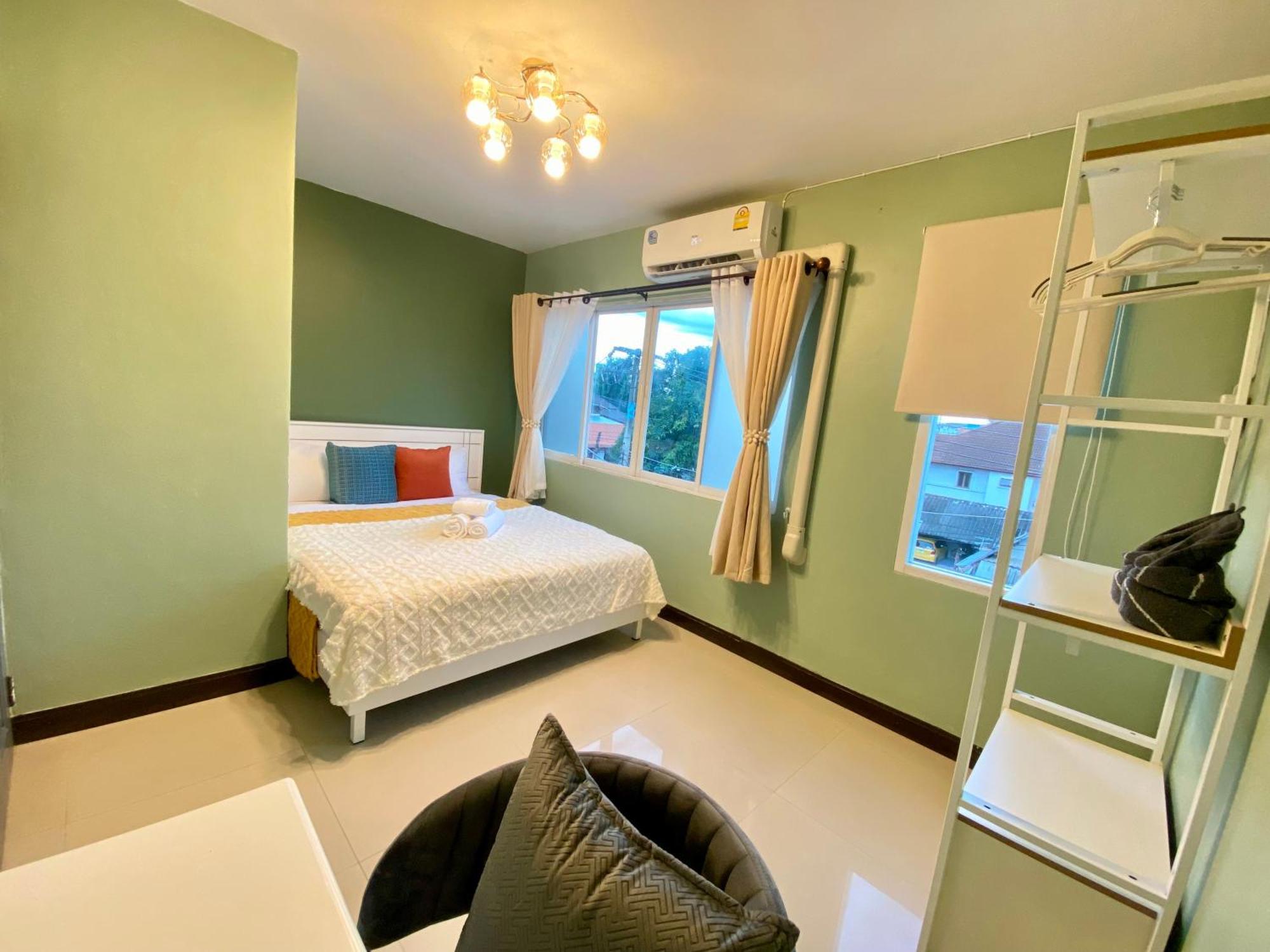 Townhome 3 Beds 3 Baths Peaceful Full Funiture&air Con Apartment Chiang Mai
