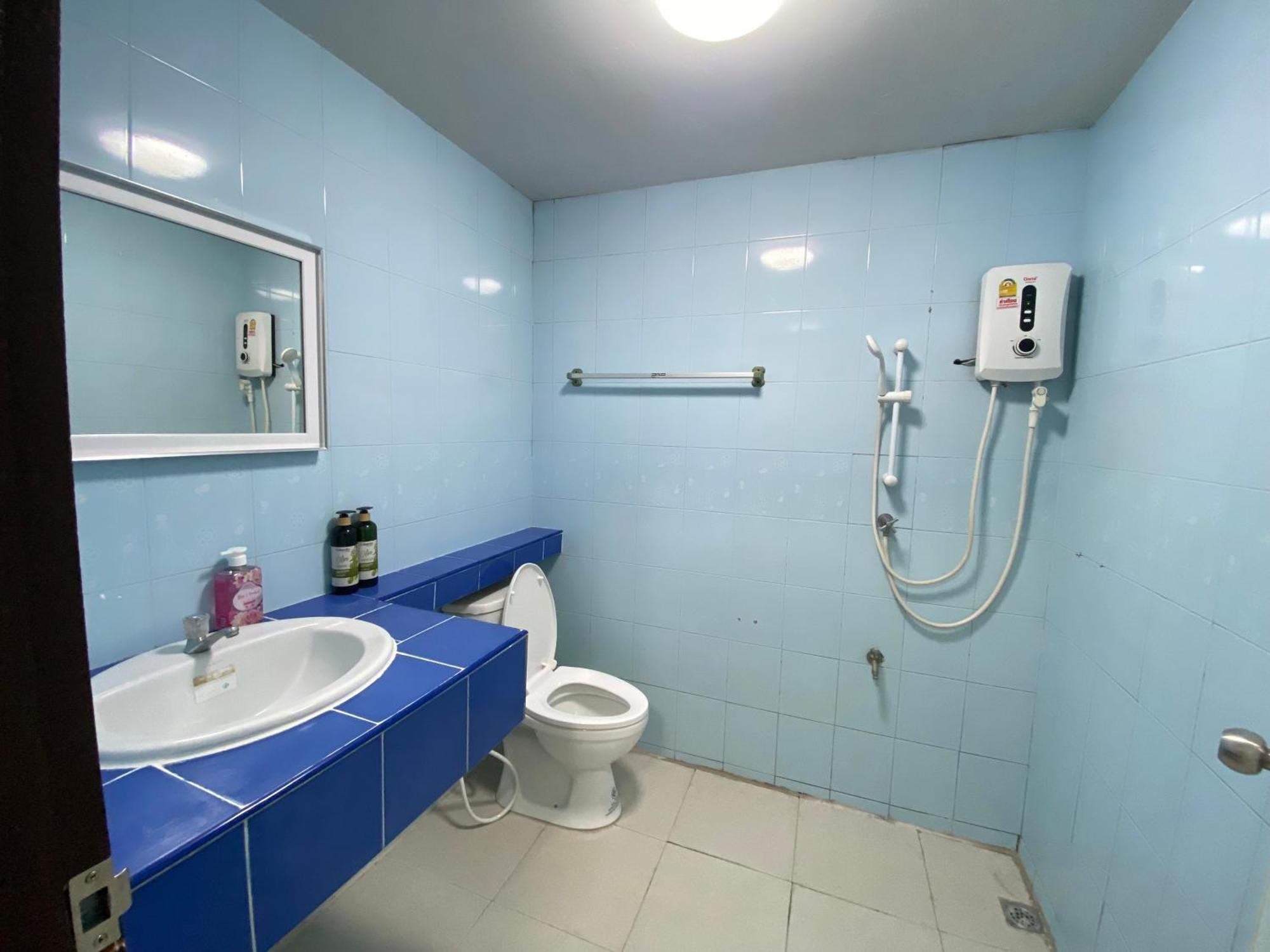 Townhome 3 Beds 3 Baths Peaceful Full Funiture&air Con Apartment *