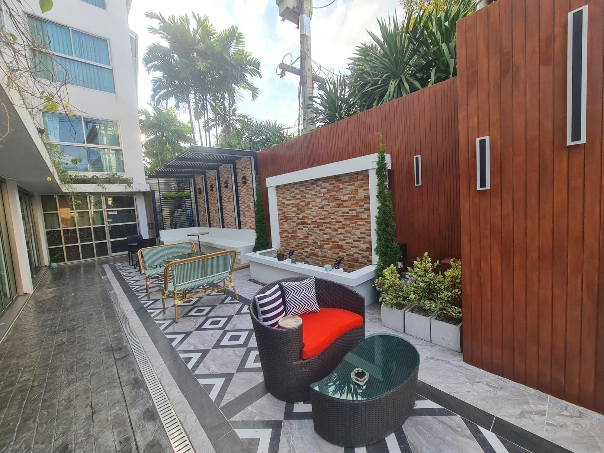 9 Luxury Boutique