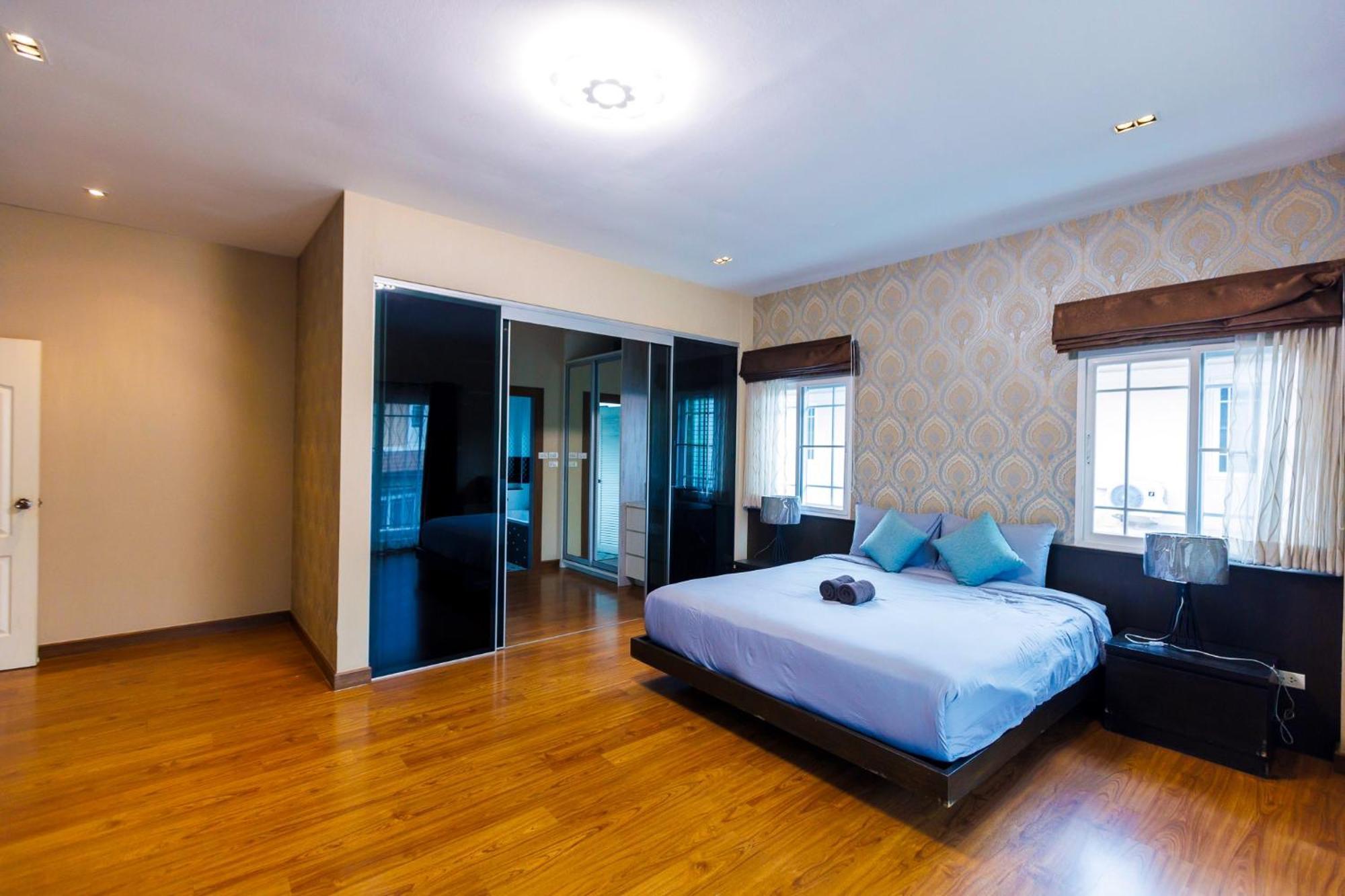 Airport&old 5min By Car,4bdr,4bath,pool *