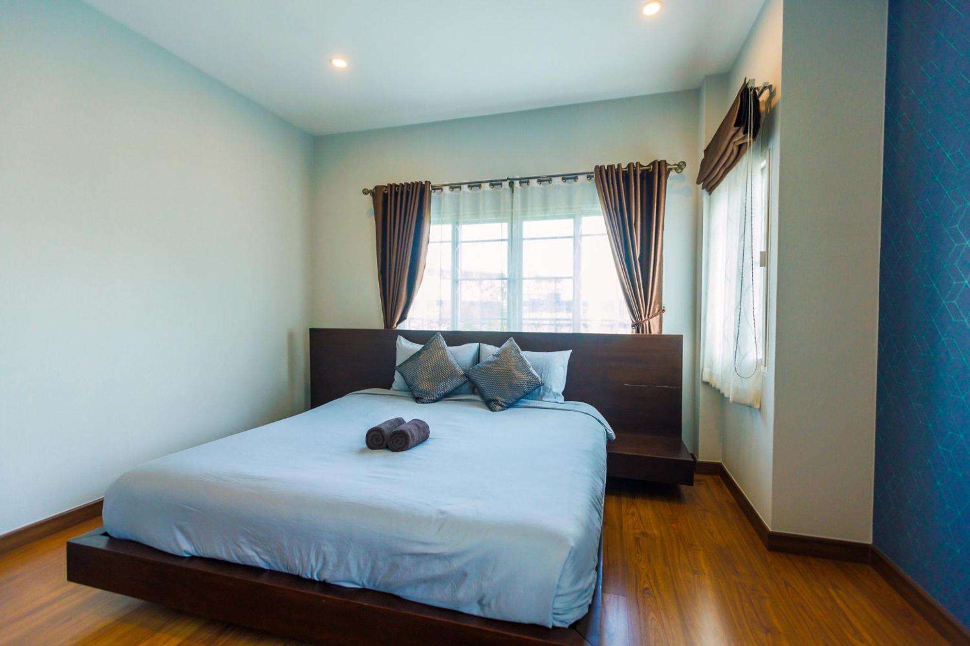 Airport&old 5min By Car,4bdr,4bath,pool Villa