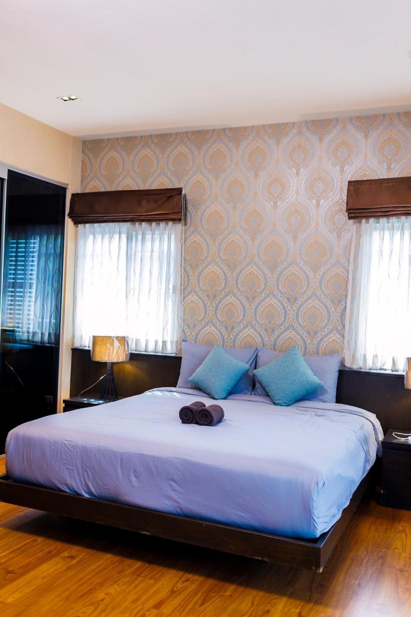 Airport&old 5min By Car,4bdr,4bath,pool Villa