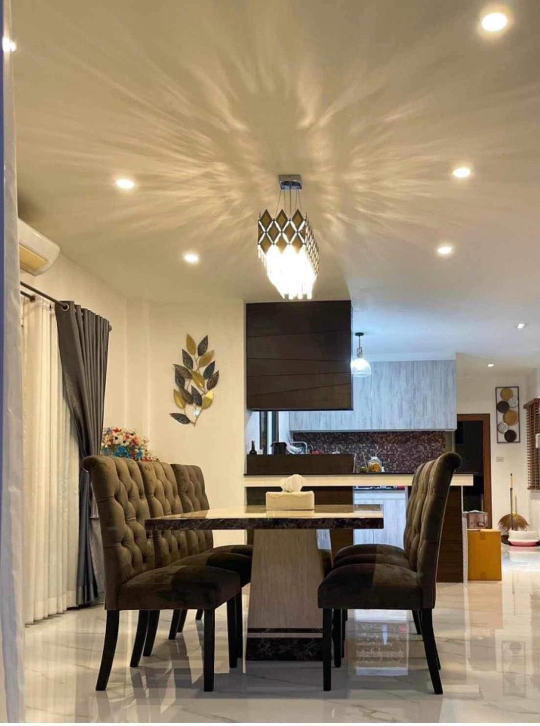 Airport&old 5min By Car,4bdr,4bath,pool Villa
