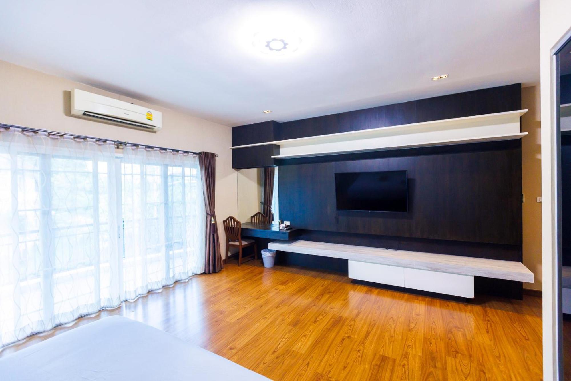 Airport&old 5min By Car,4bdr,4bath,pool