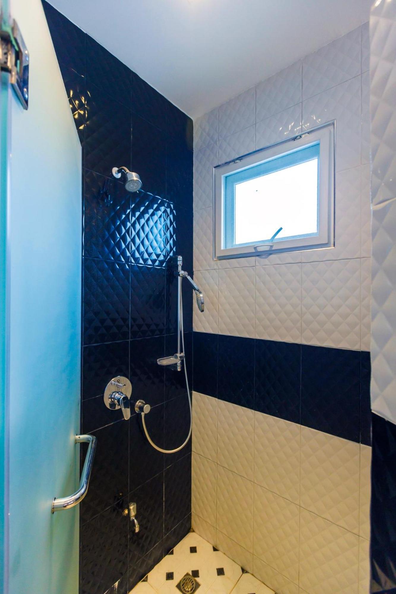 Villa Airport&old 5min By Car,4bdr,4bath,pool Chiang Mai