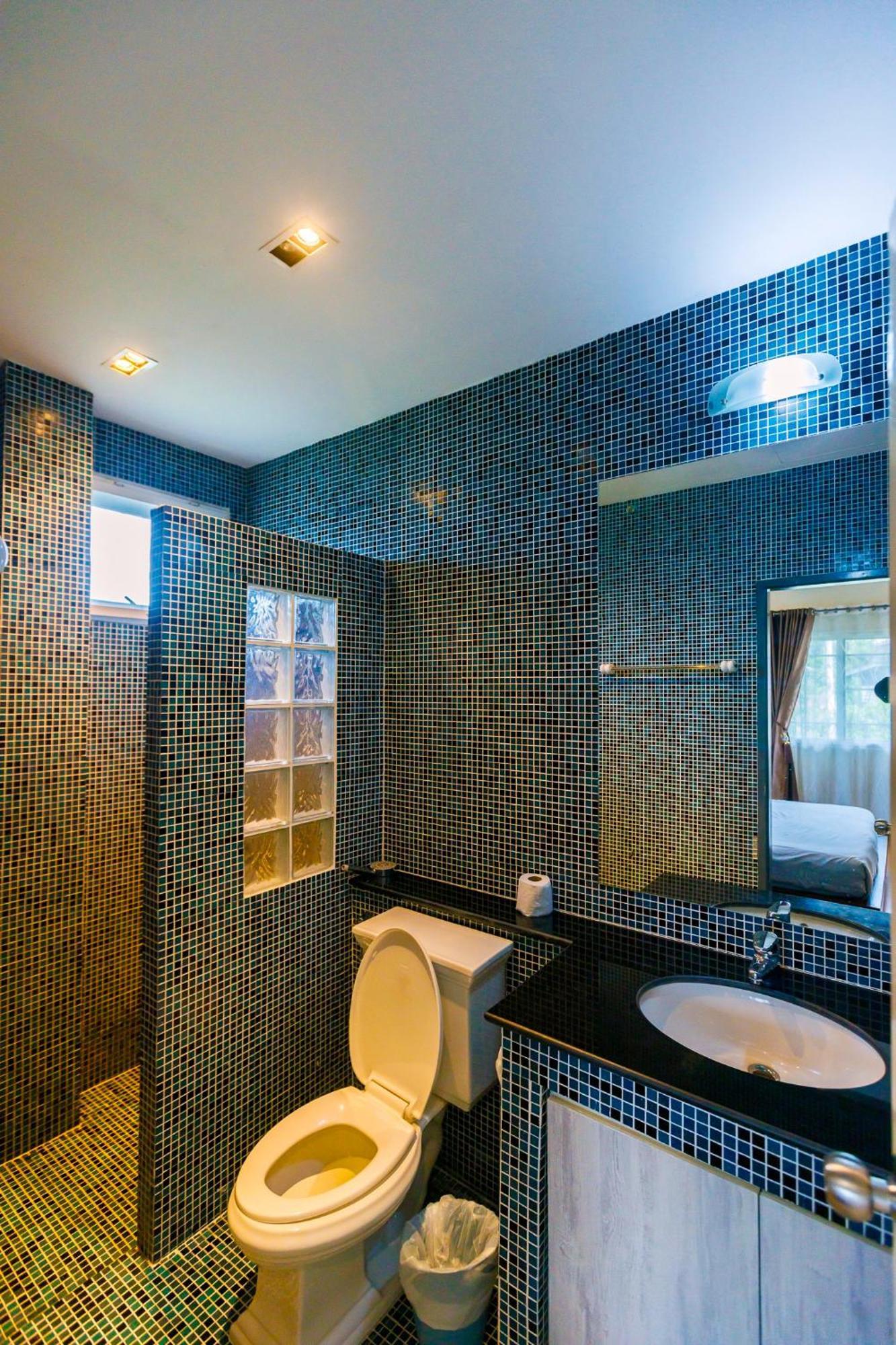 Airport&old 5min By Car,4bdr,4bath,pool