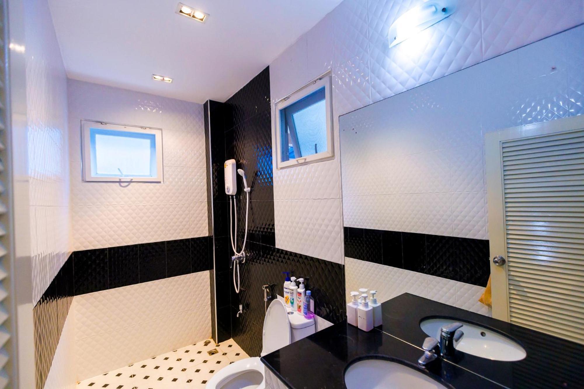 Airport&old 5min By Car,4bdr,4bath,pool