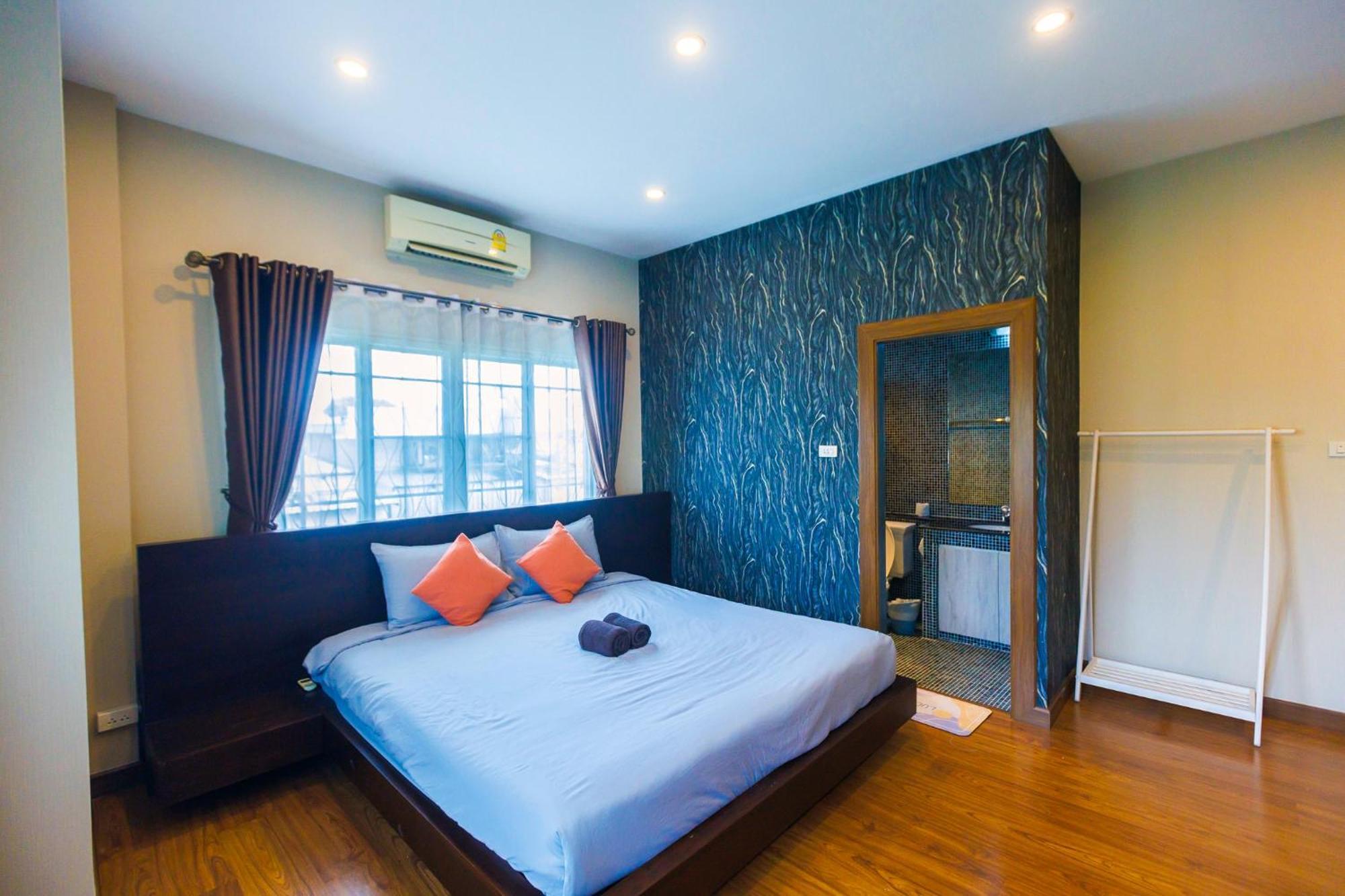 Airport&old 5min By Car,4bdr,4bath,pool Villa