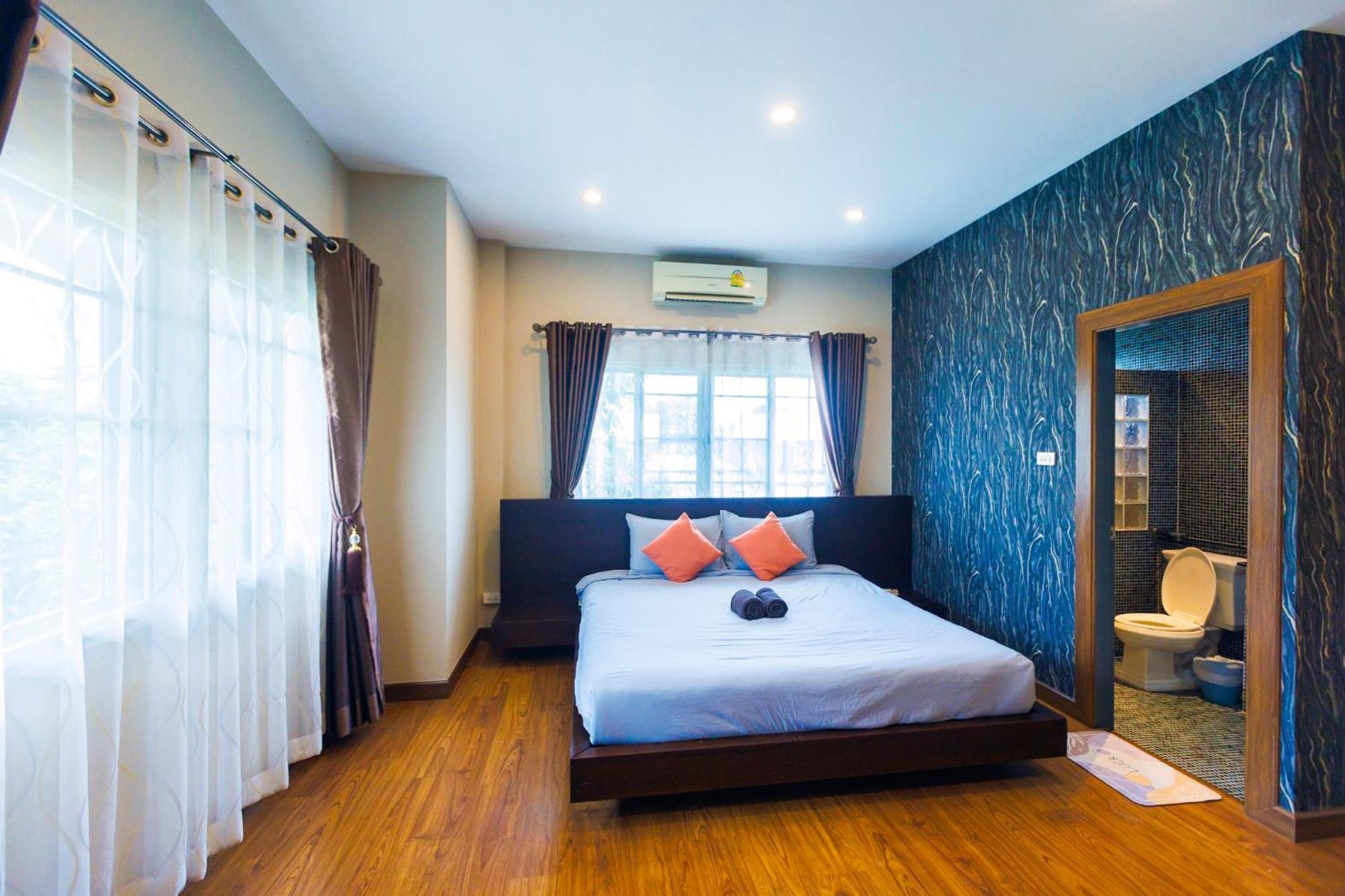 Villa Airport&old 5min By Car,4bdr,4bath,pool Chiang Mai