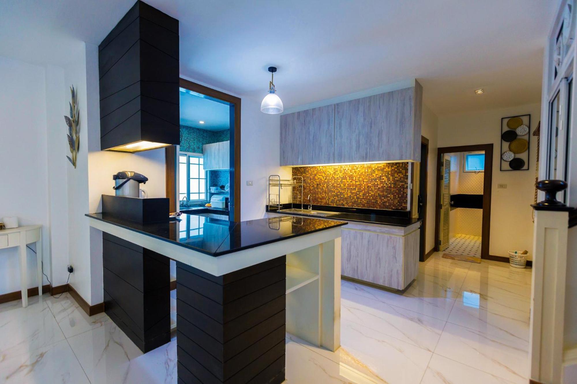 Villa Airport&old 5min By Car,4bdr,4bath,pool *