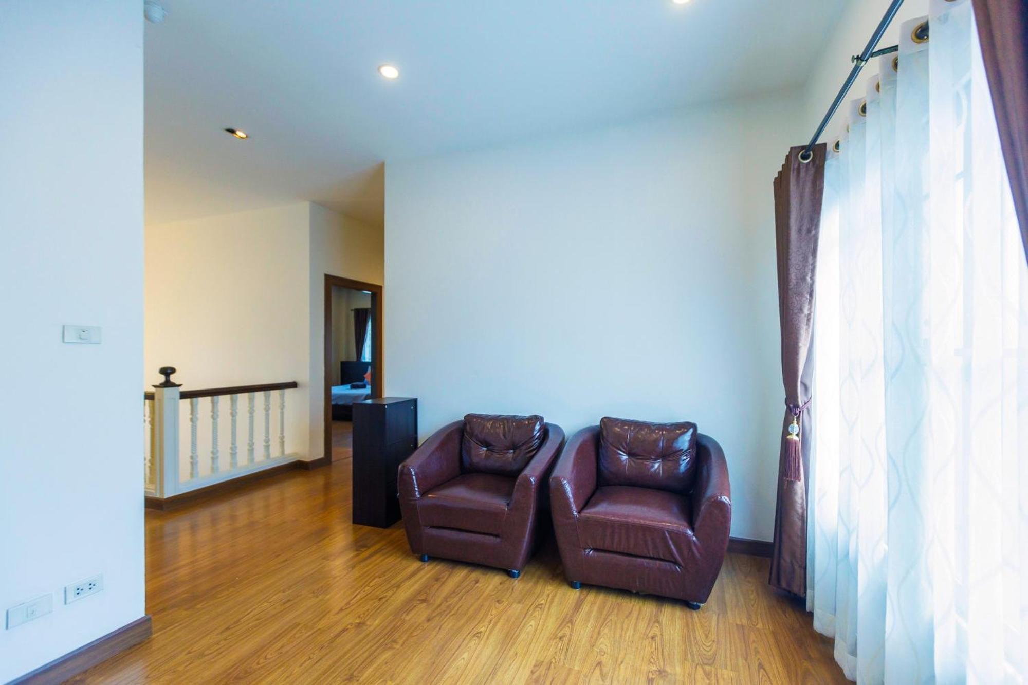 Airport&old 5min By Car,4bdr,4bath,pool Chiang Mai