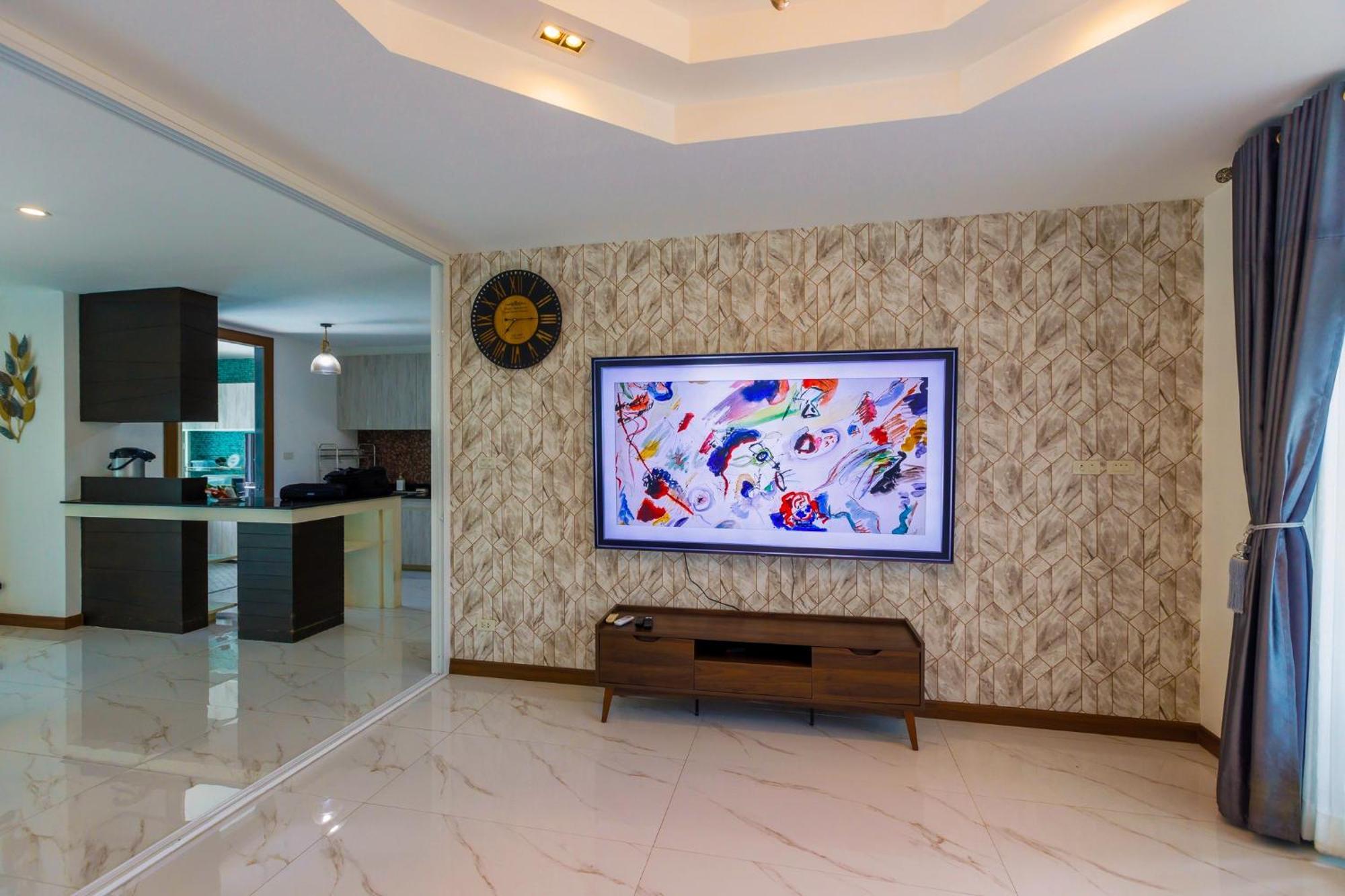 Airport&old 5min By Car,4bdr,4bath,pool Villa