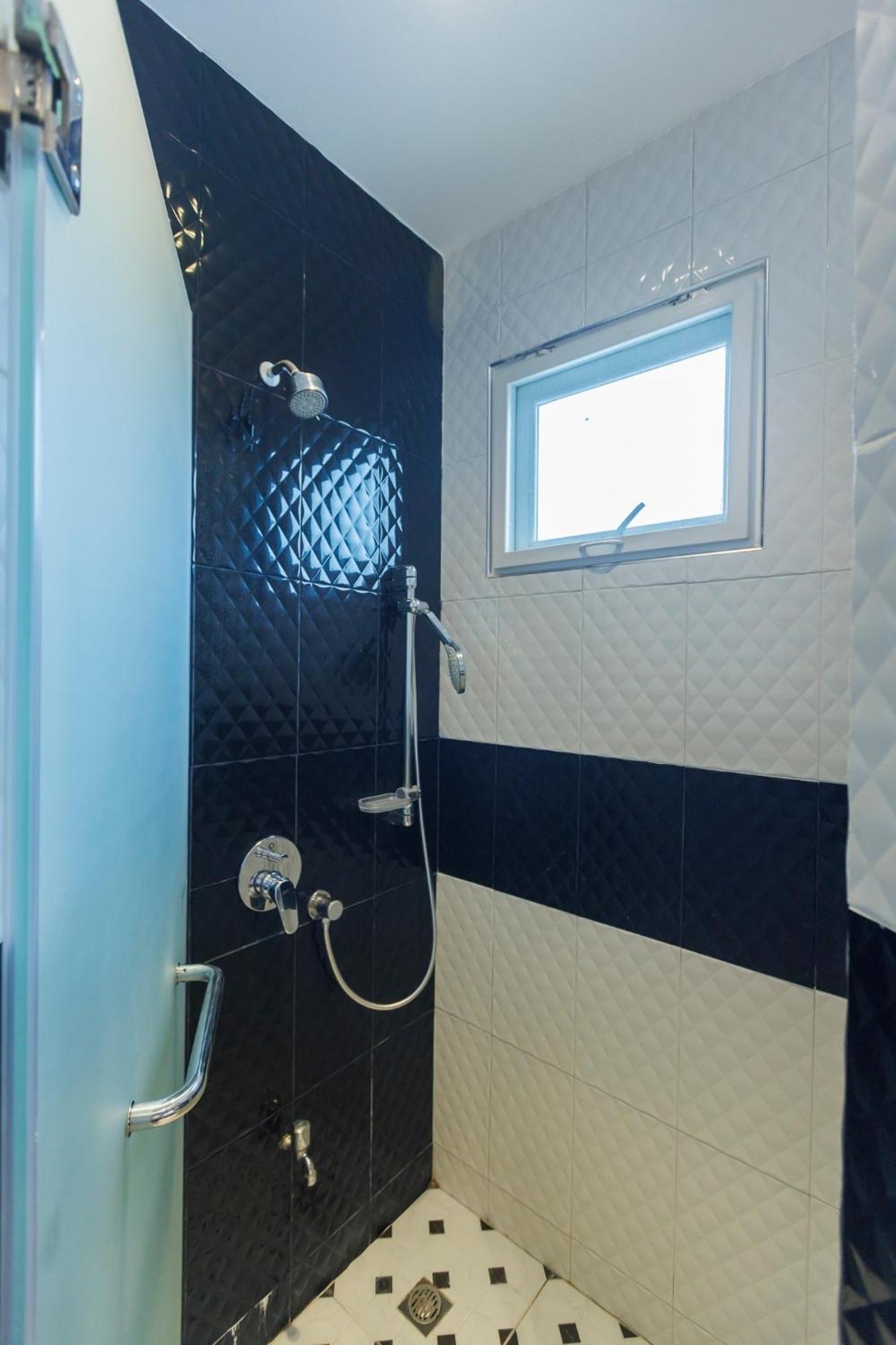 Airport&old 5min By Car,4bdr,4bath,pool Villa *