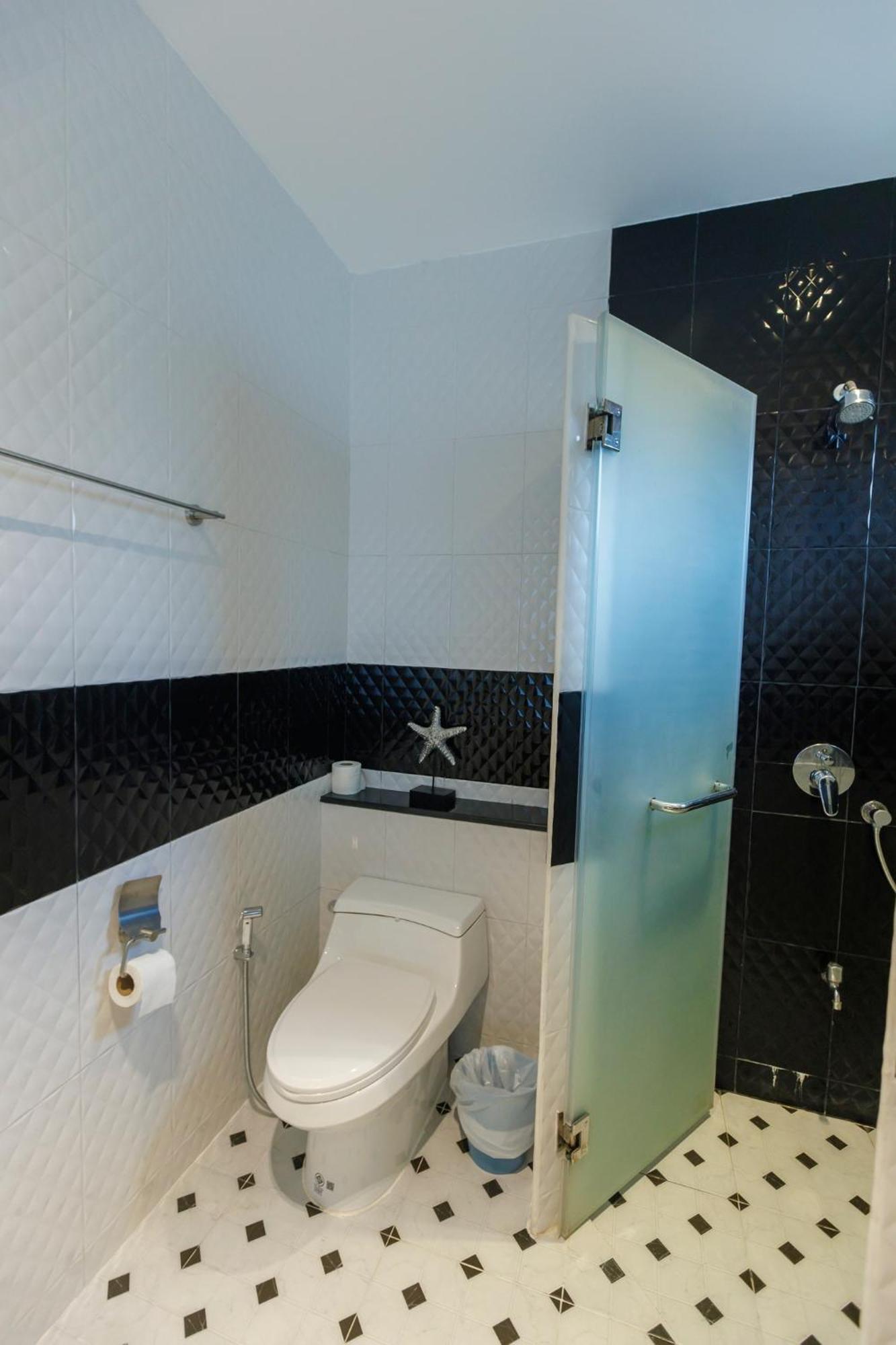 Airport&old 5min By Car,4bdr,4bath,pool Villa