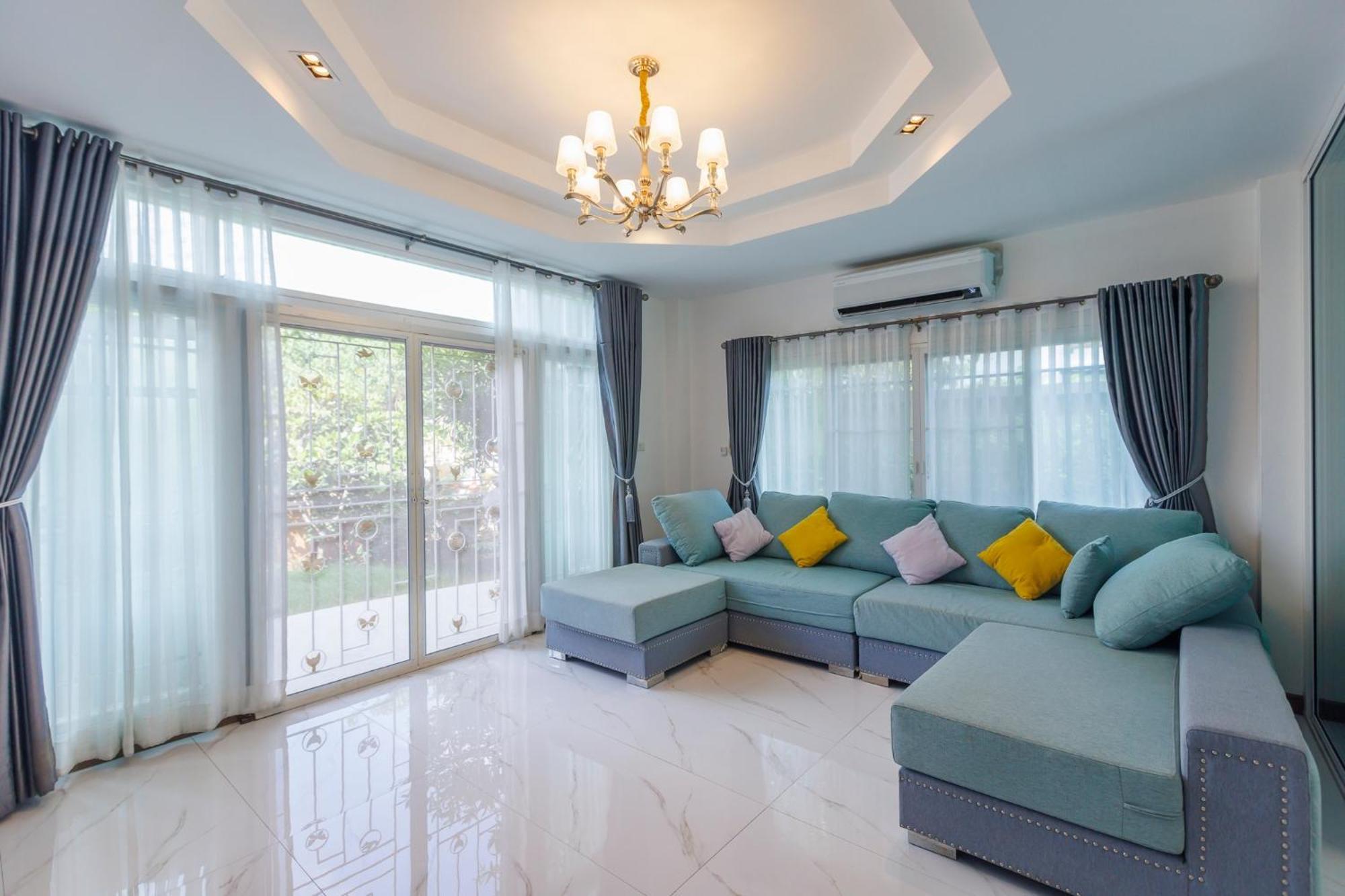 Airport&old 5min By Car,4bdr,4bath,pool