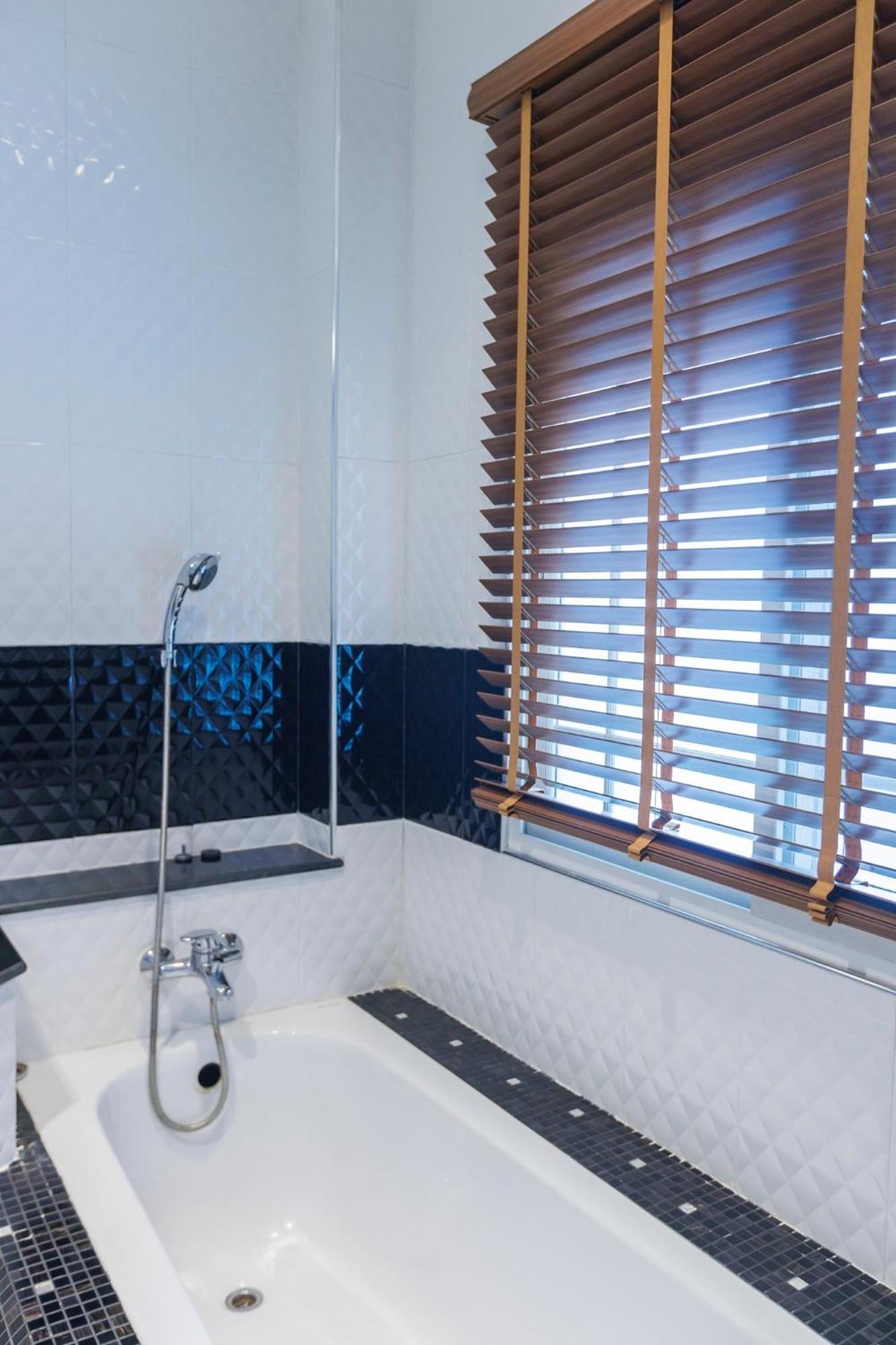 Airport&old 5min By Car,4bdr,4bath,pool