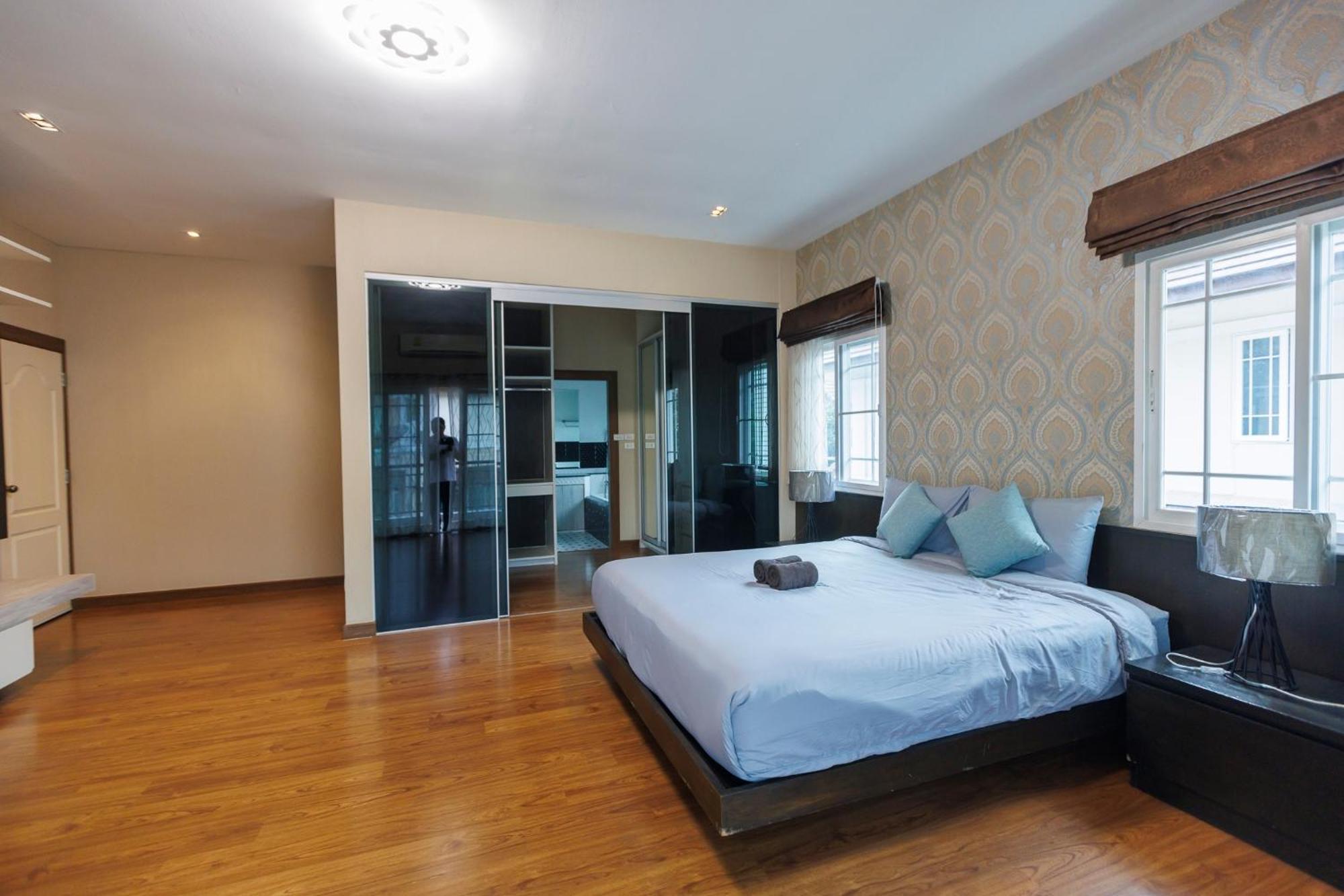Airport&old 5min By Car,4bdr,4bath,pool Chiang Mai