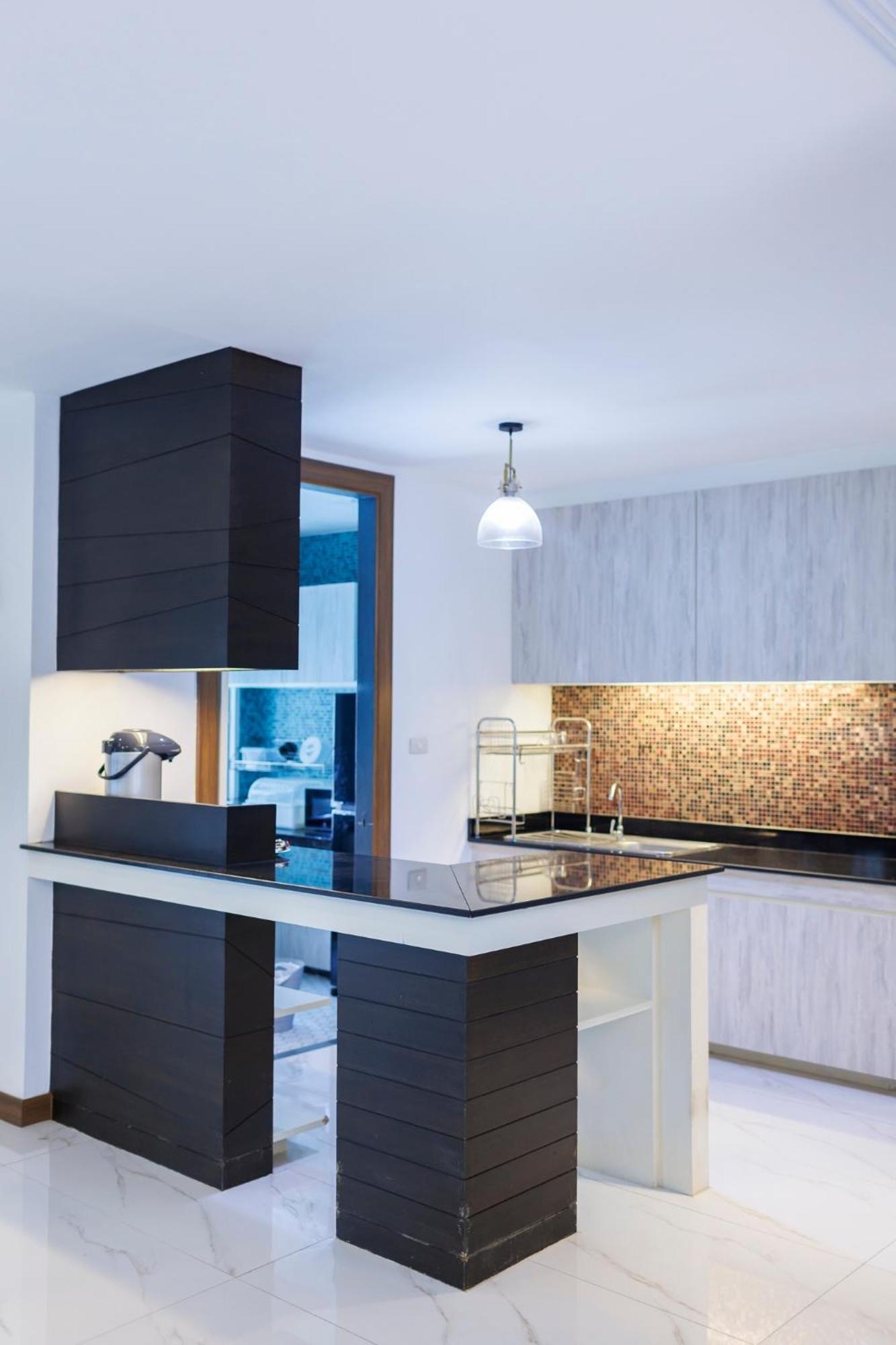 Airport&old 5min By Car,4bdr,4bath,pool *