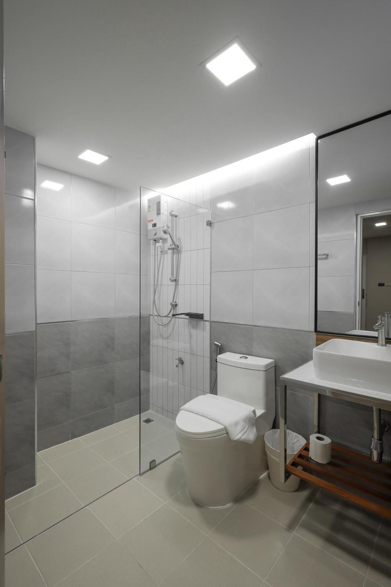 Apartment Common Living *