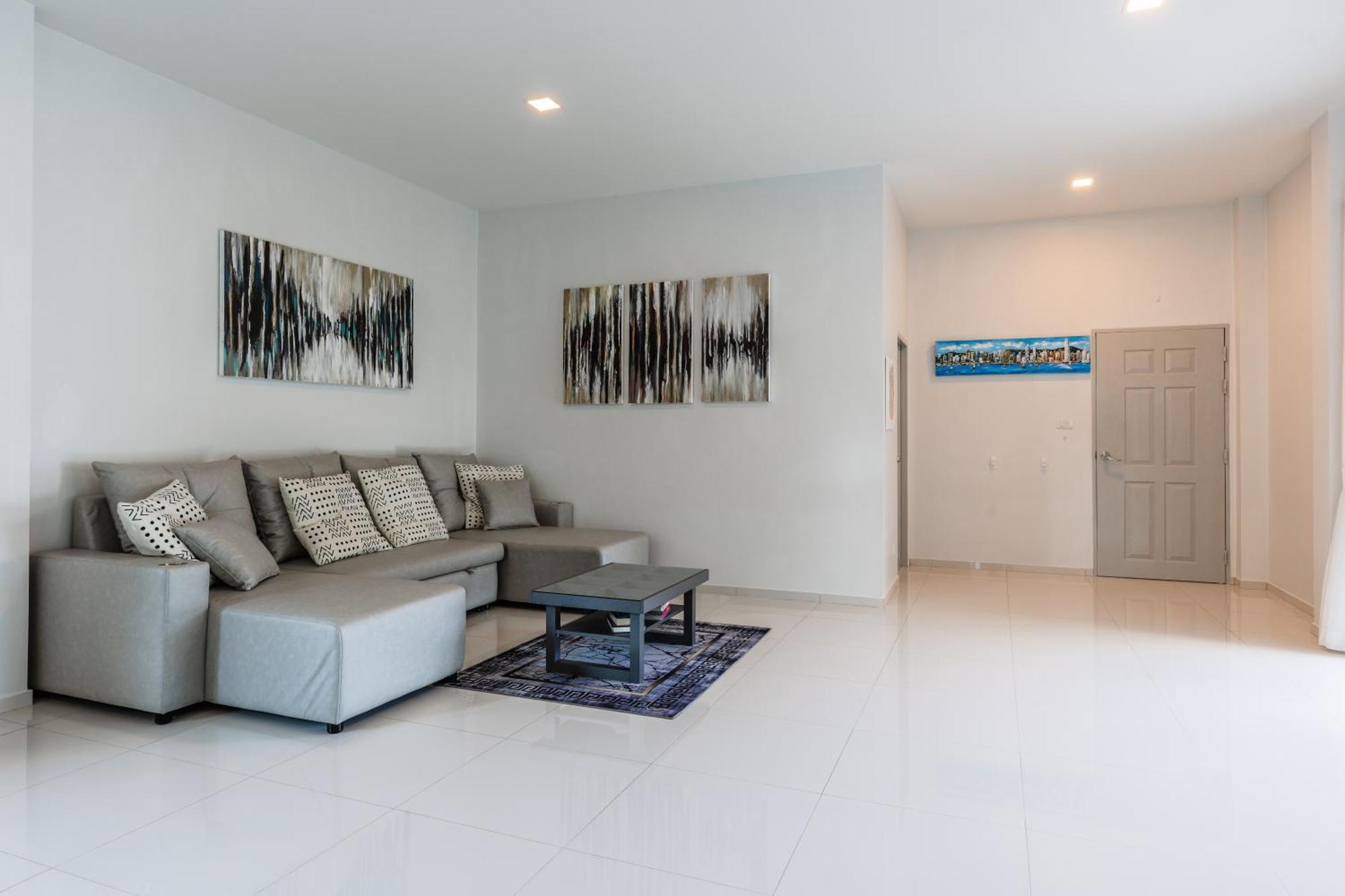 Aura Villa *