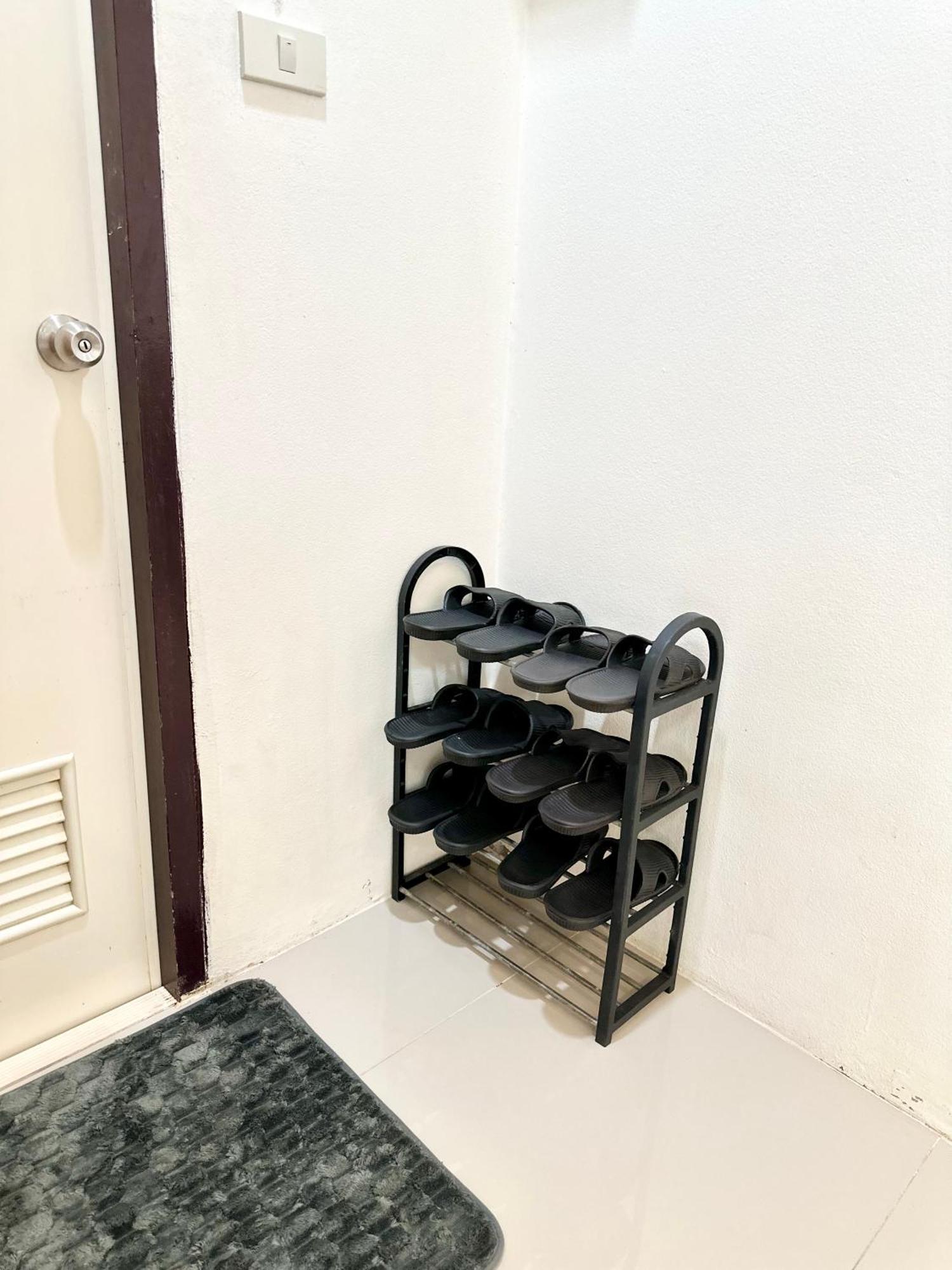 Cozy 3 Bedroom House & Lawn Near Airport & Old Town