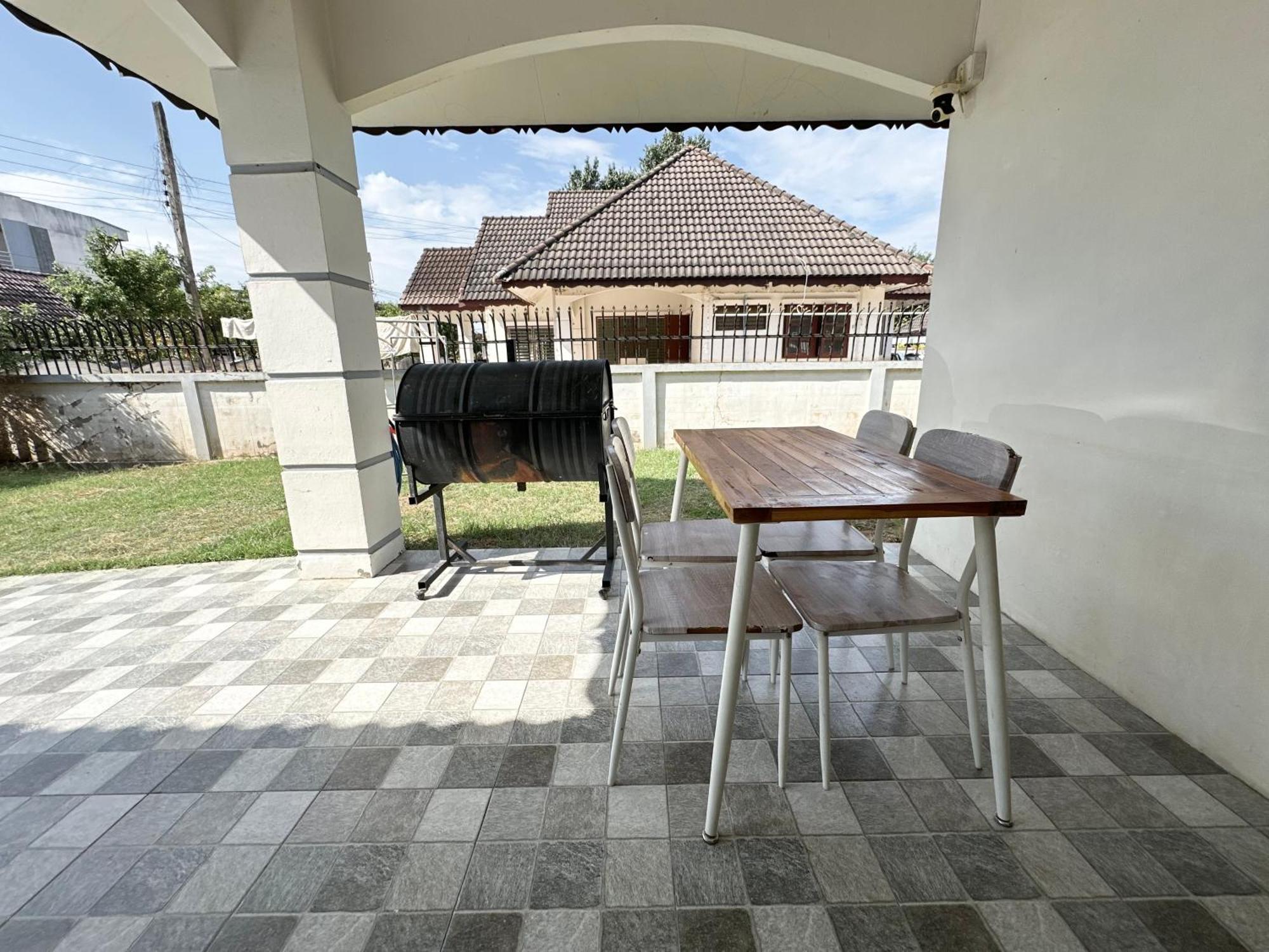 Cozy 3 Bedroom House & Lawn Near Airport & Old Town Chiang Mai