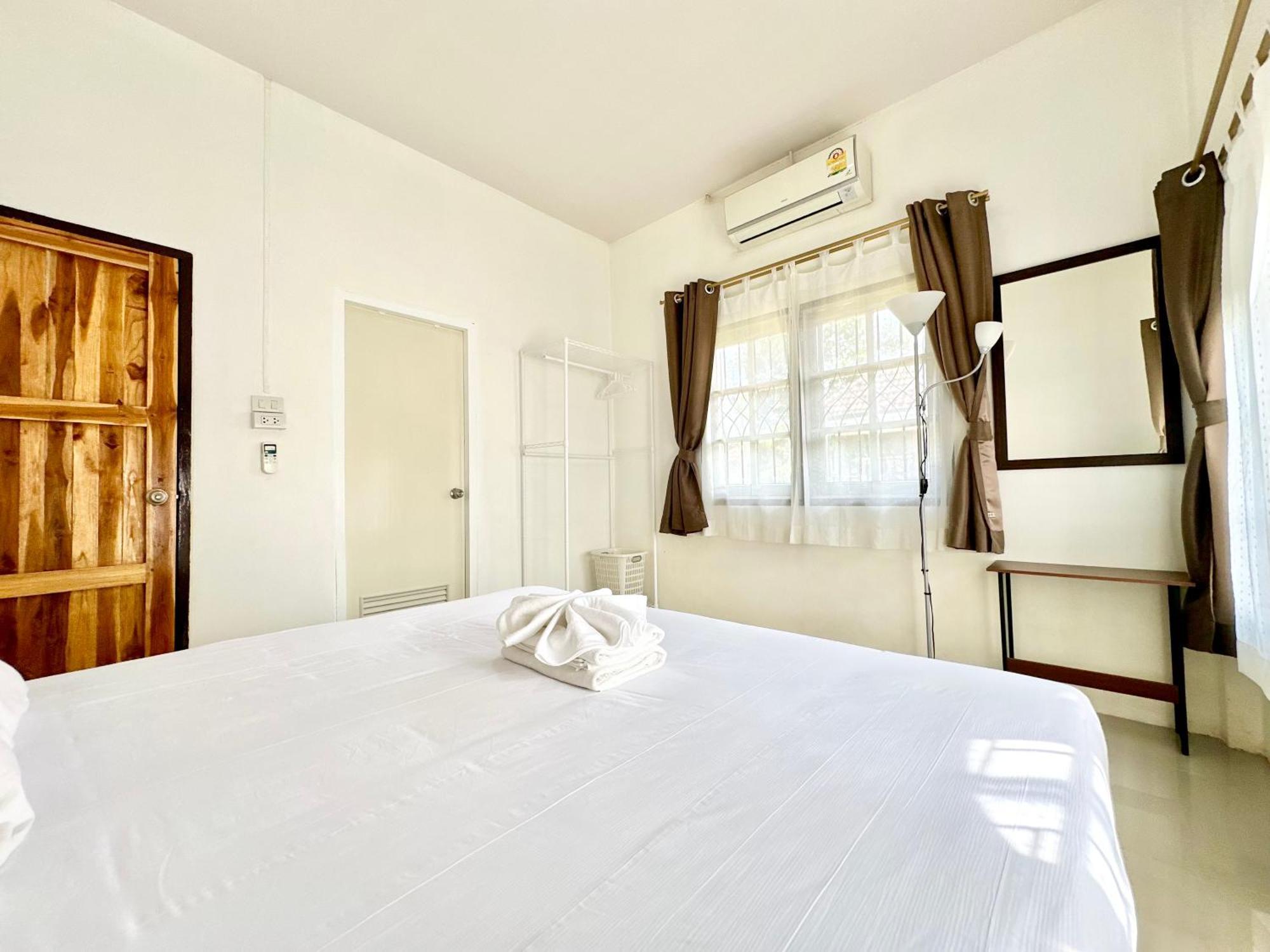 Cozy 3 Bedroom House & Lawn Near Airport & Old Town Bahay bakasyunan Chiang Mai