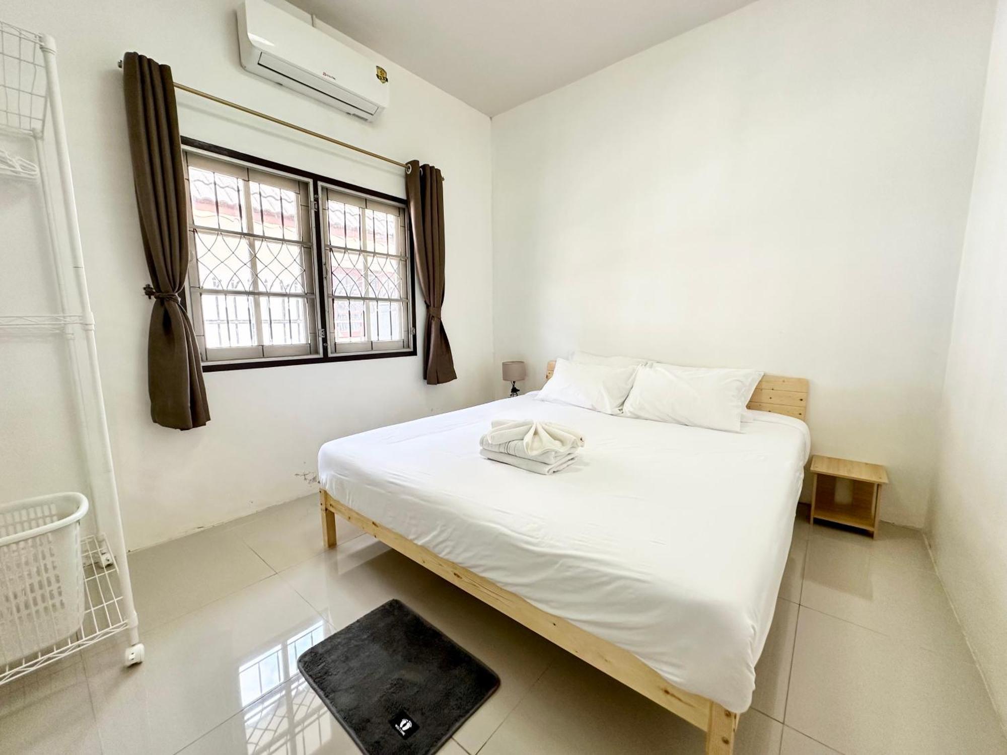Cozy 3 Bedroom House & Lawn Near Airport & Old Town Chiang Mai