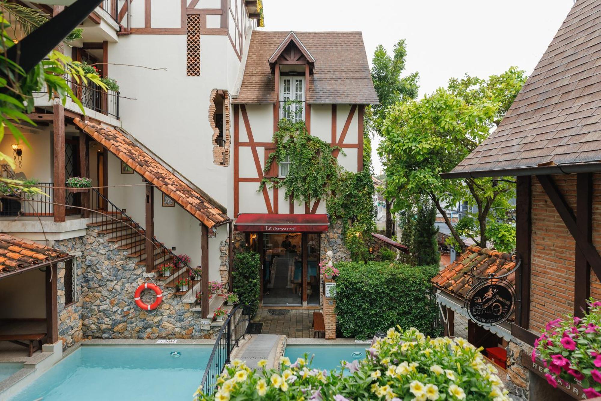 Le Charcoa Hotel