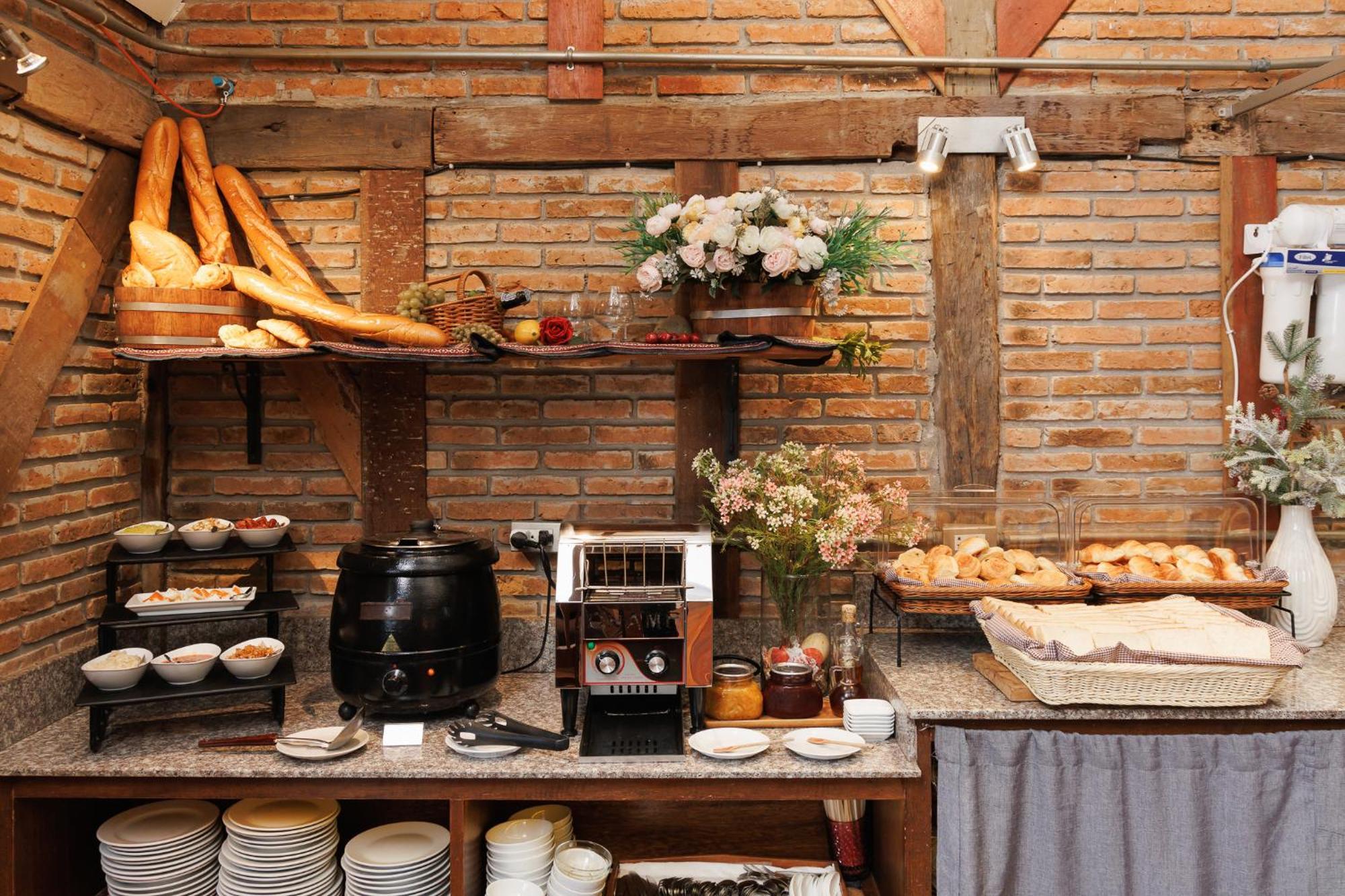 Le Charcoa Hotel