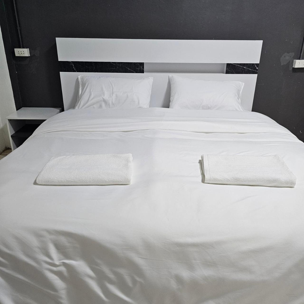Cooper Inn *