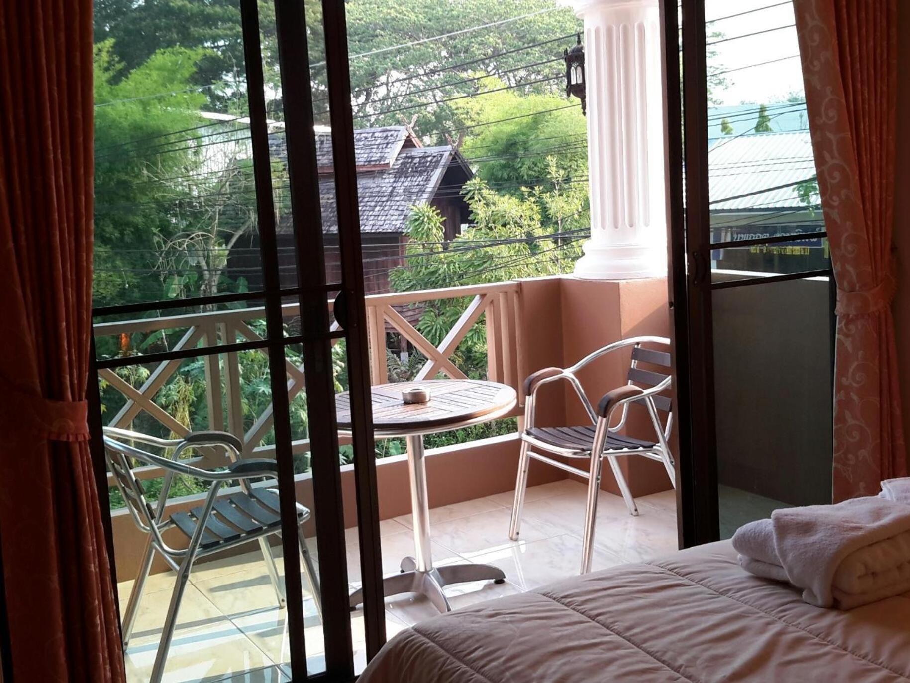 Penginapan Donchai House Guest House& Cafe 2*