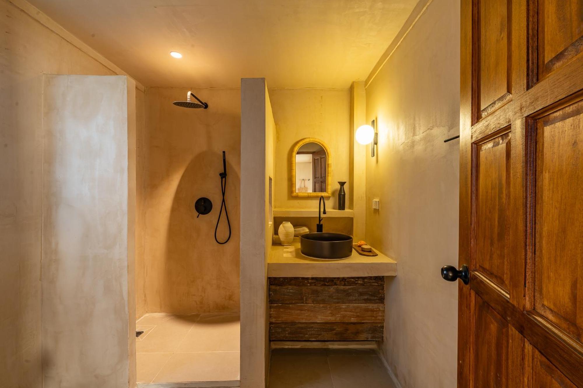 Pool, 8-Br, Old Town, Entire Private Estate - Tanpuri Chiang Mai Villa