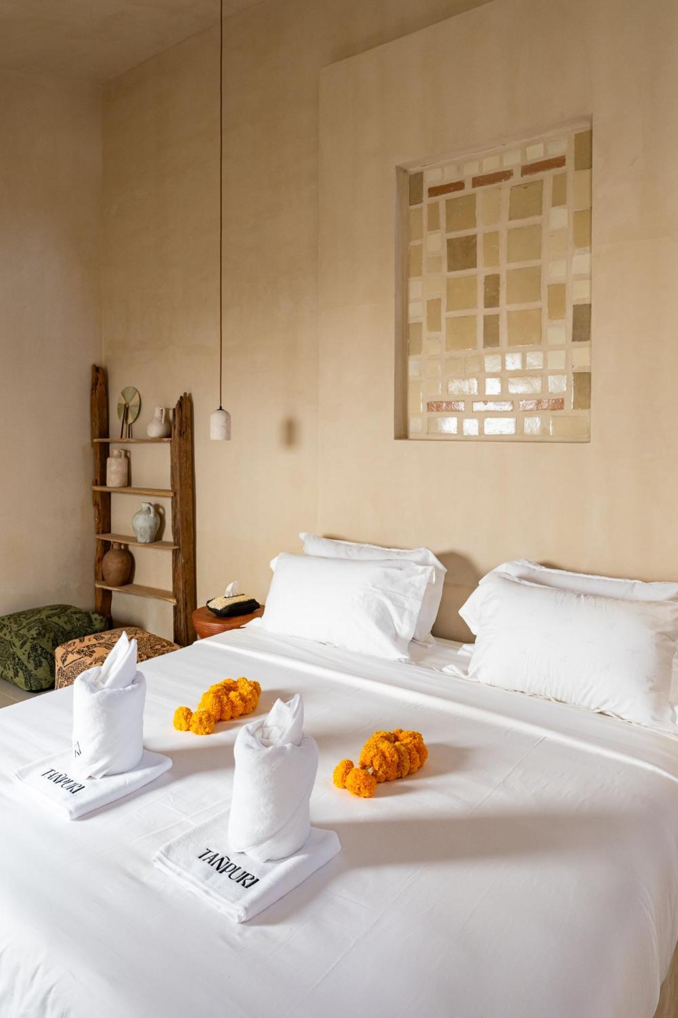 Pool, 8-Br, Old Town, Entire Private Estate - Tanpuri Chiang Mai Villa *