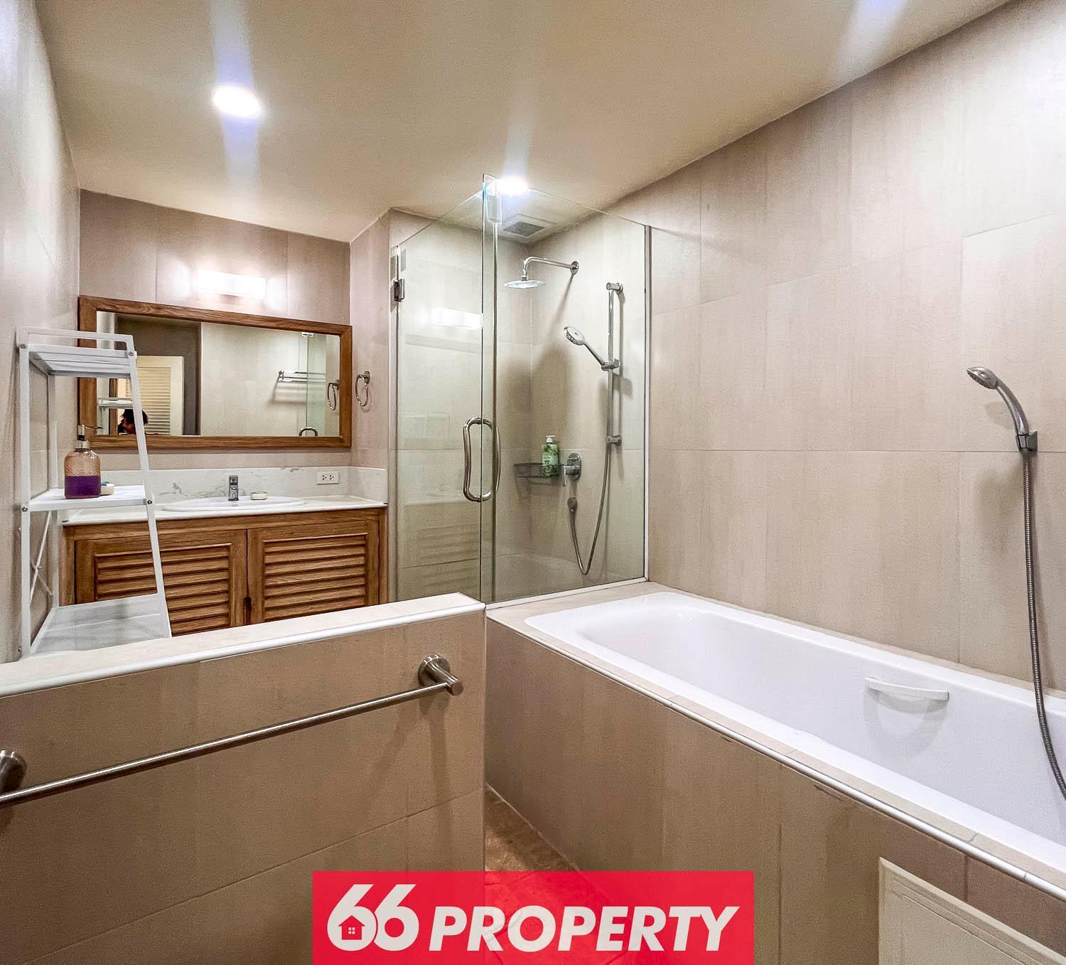 2 Bedrooms Near Train Station *