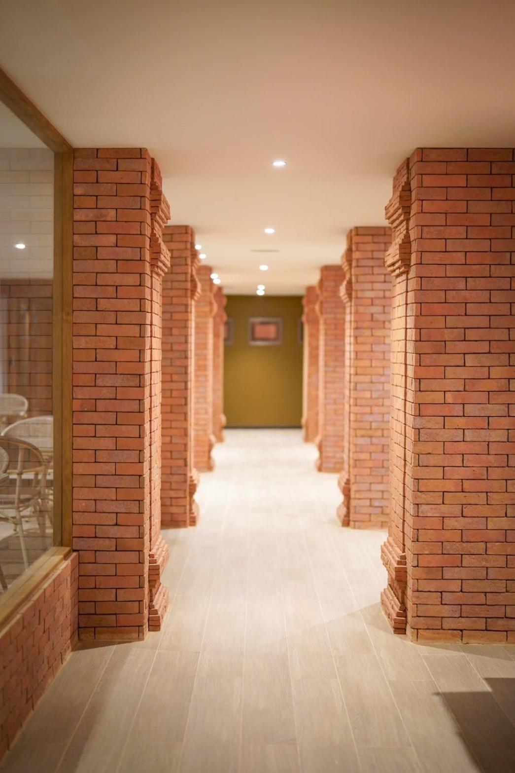 Hotel March & 4*
