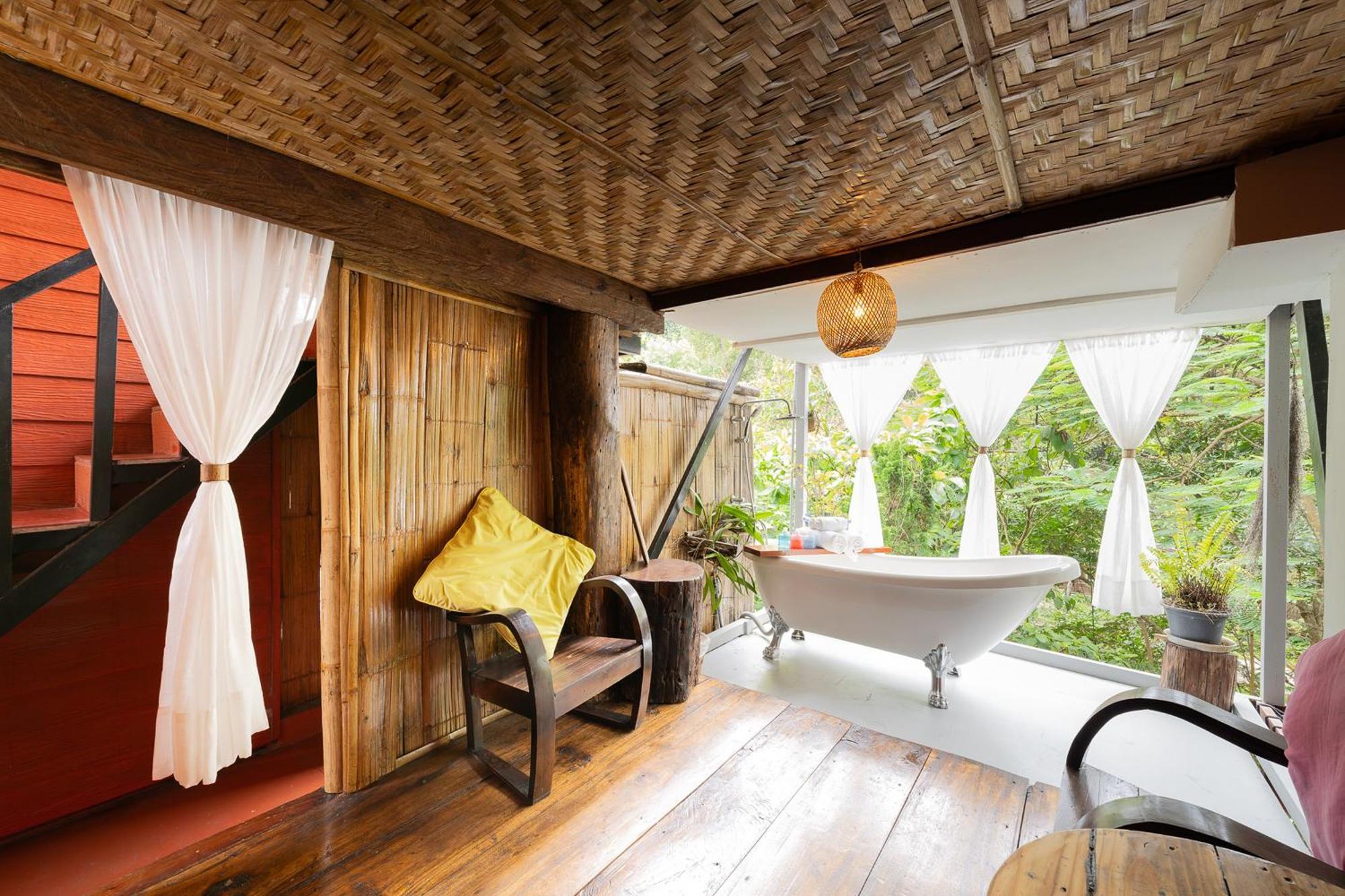 Monruamsuk Cafe And Bistro Hotel 3*