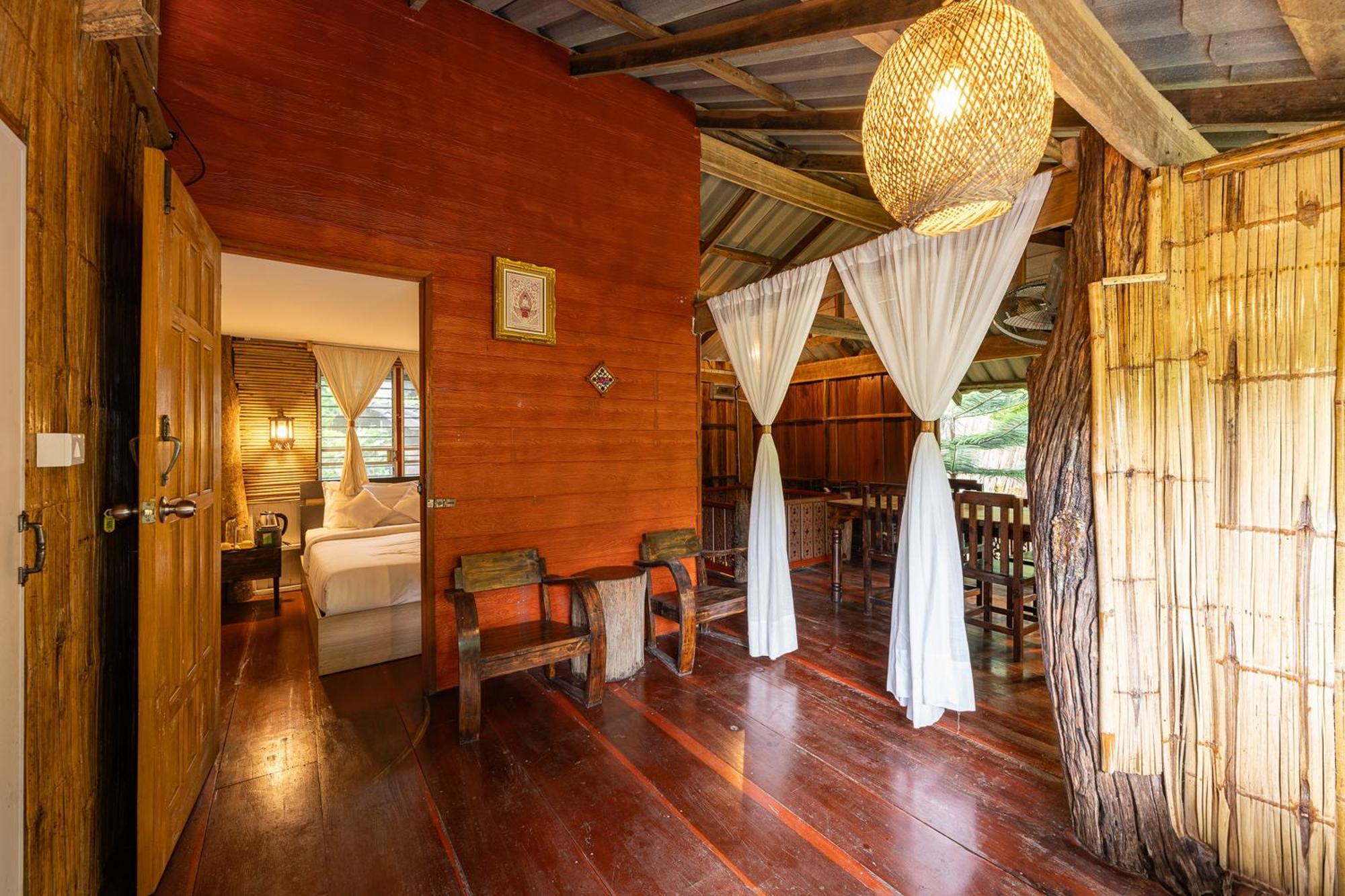 Monruamsuk Cafe And Bistro Hotel