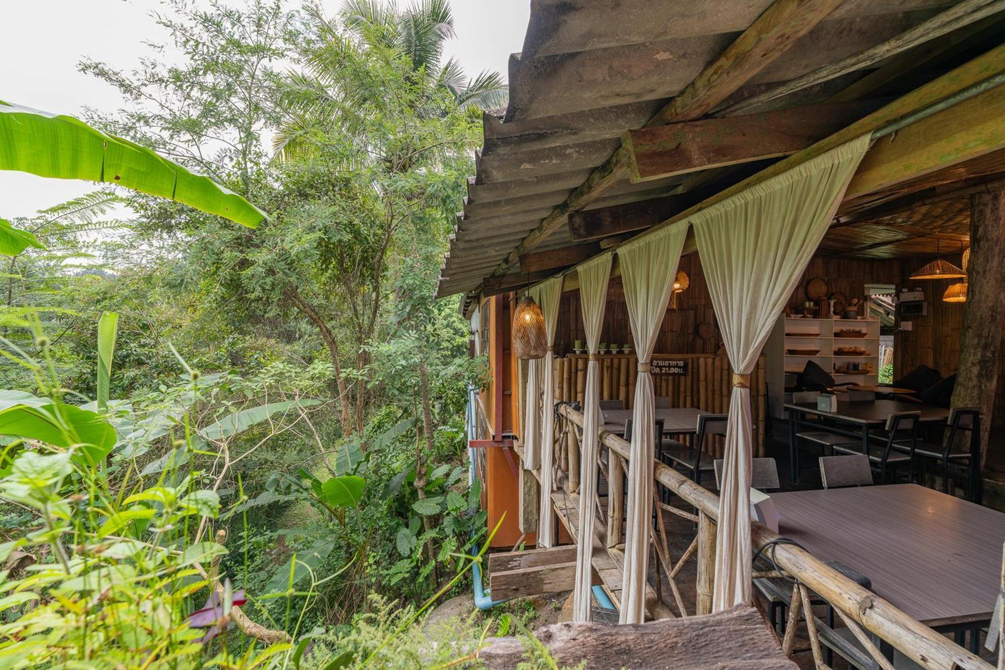 Monruamsuk Cafe And Bistro Chiang Mai