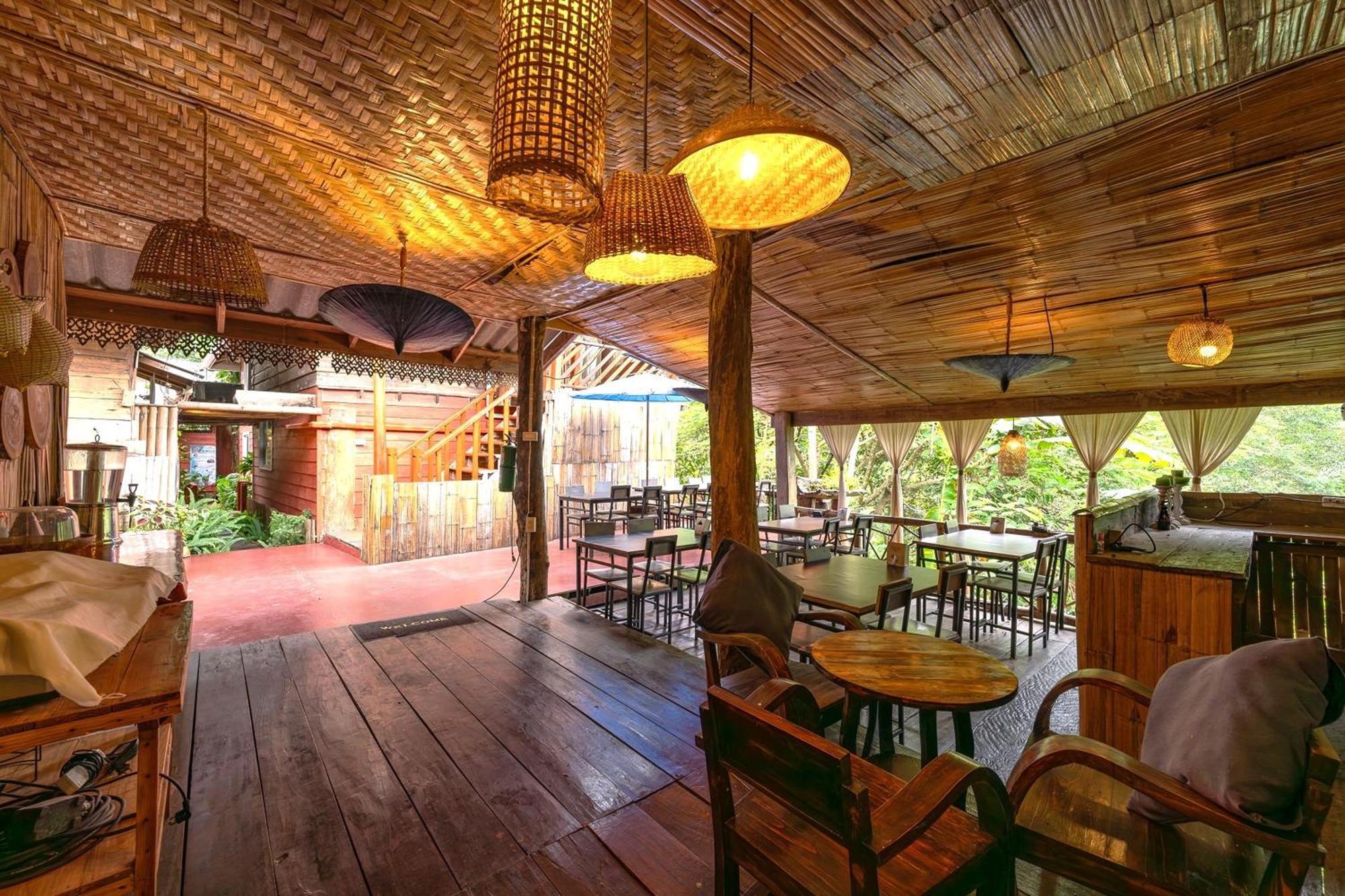 Hotel Monruamsuk Cafe And Bistro