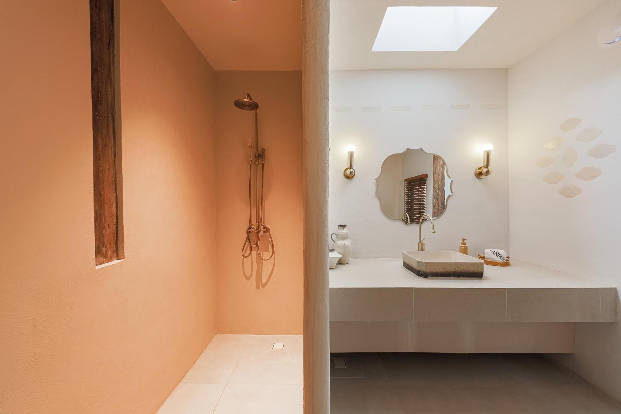 Private Pool, 8-Bedroom, Old Town, Entire Estate - Tanpuri Thapea - Prime Location Villa Chiang Mai