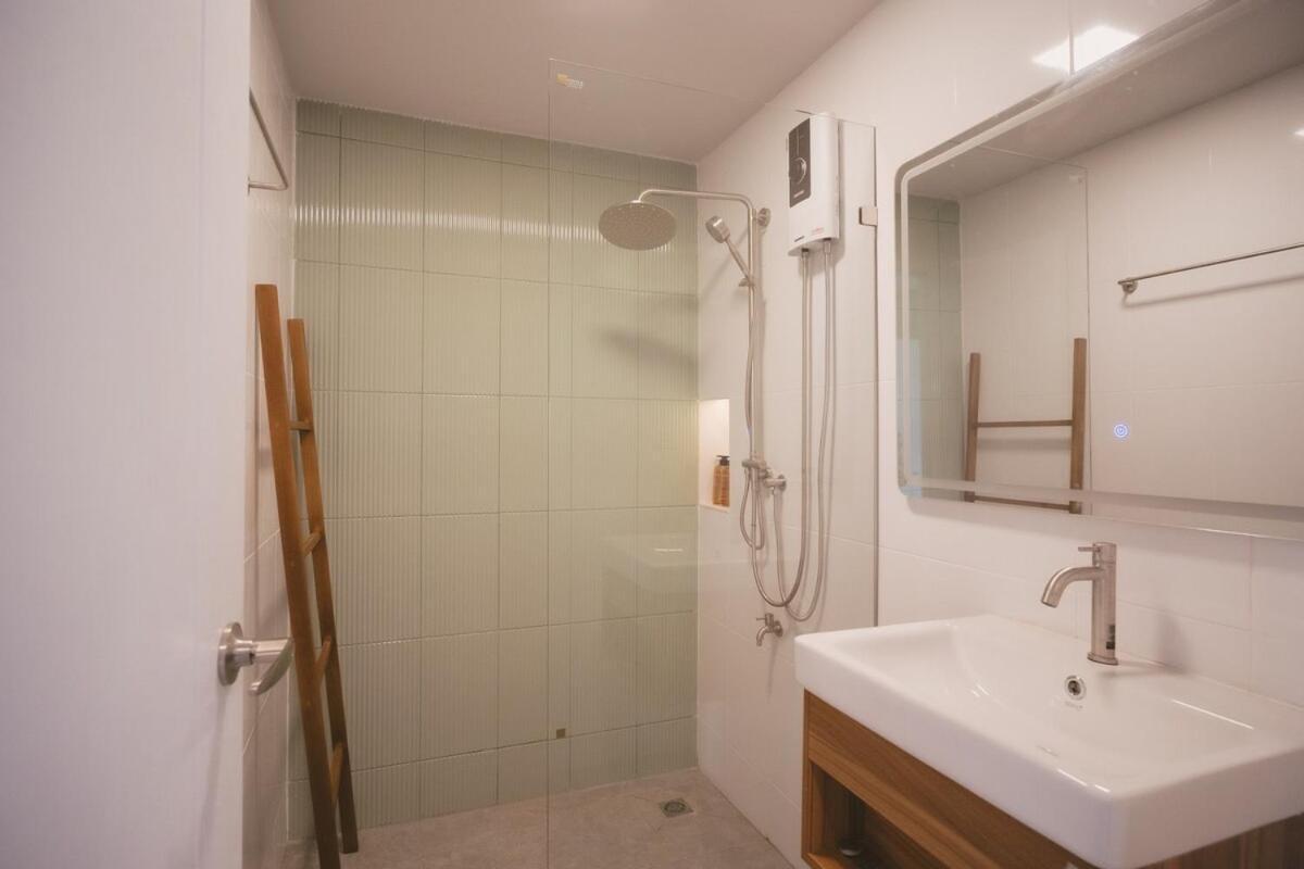 Apartment 3 Bedrooms 2 Showers 1 Toilet On Nimman Chiang Mai