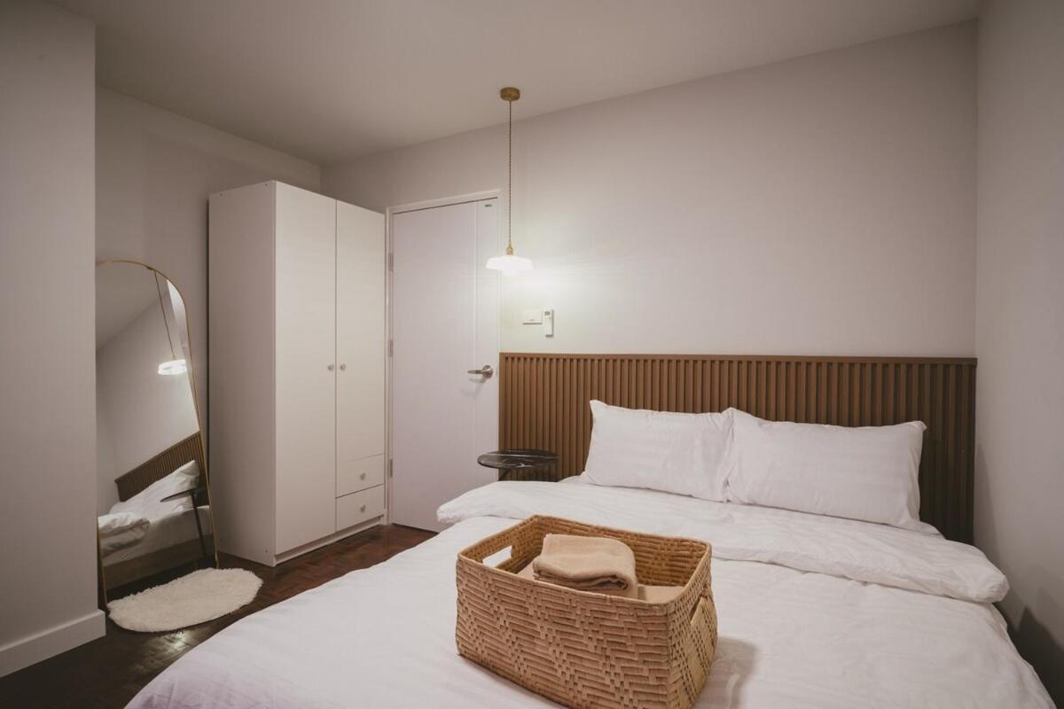 3 Bedrooms 2 Showers 1 Toilet On Nimman Apartment