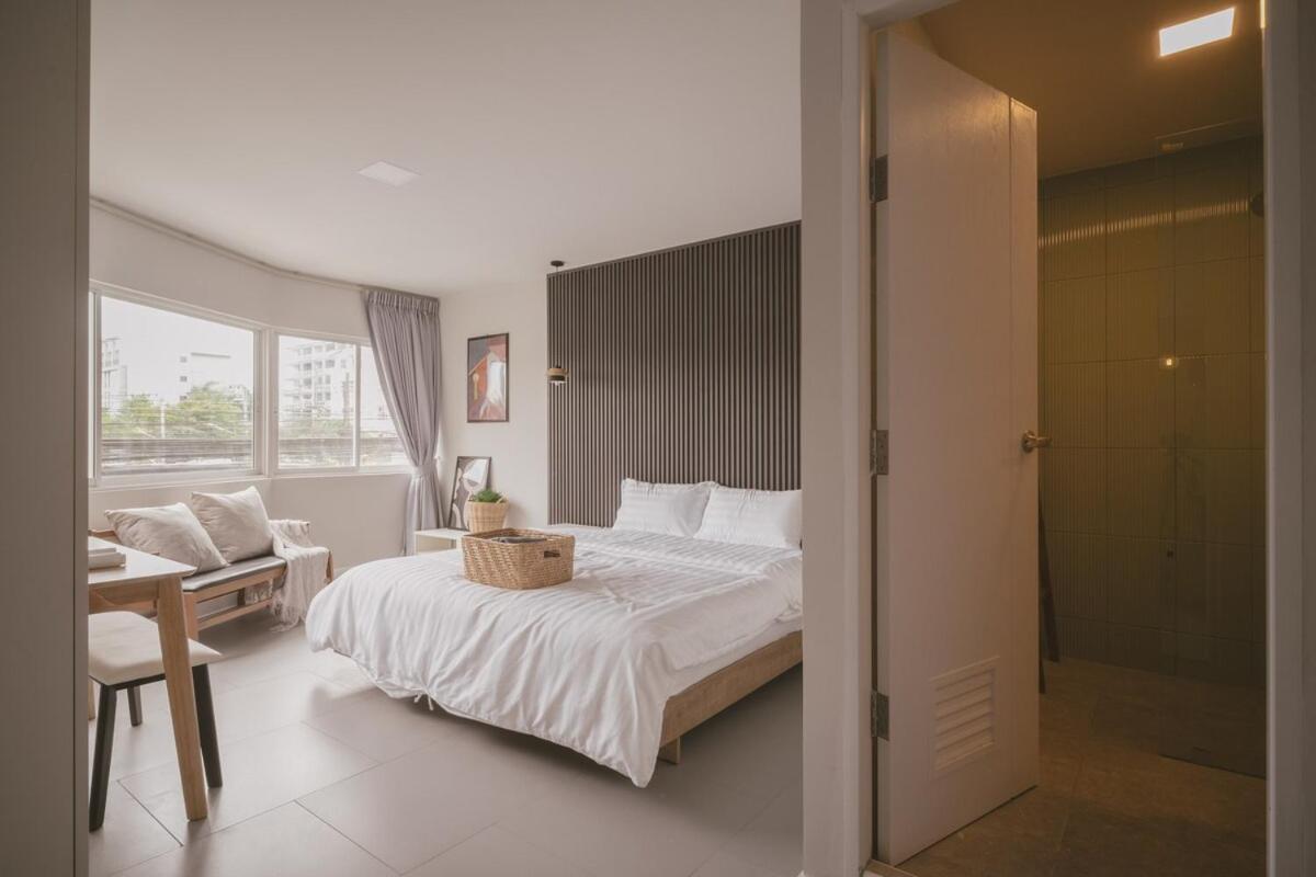 3 Bedrooms 2 Showers 1 Toilet On Nimman Apartment