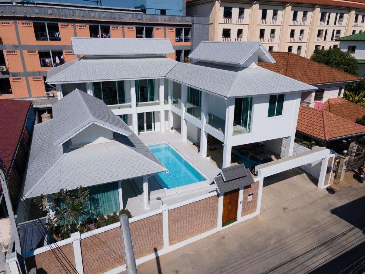 Villa White Pool Chiangmai Chiang Mai