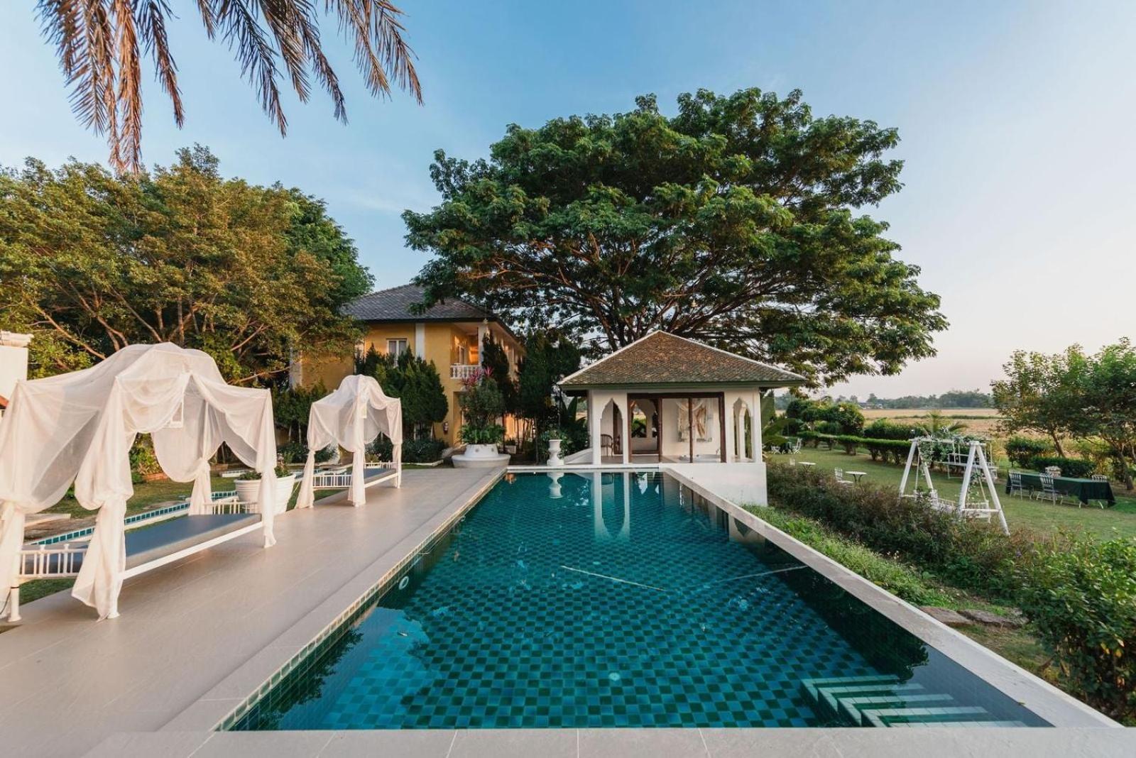 Hotel The Cathay &