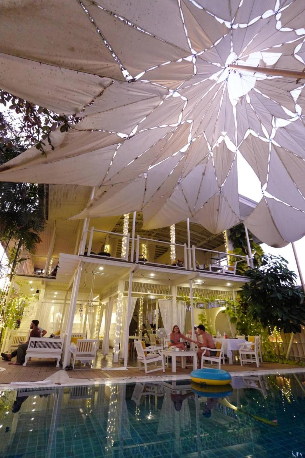 Guest house To The Moon
