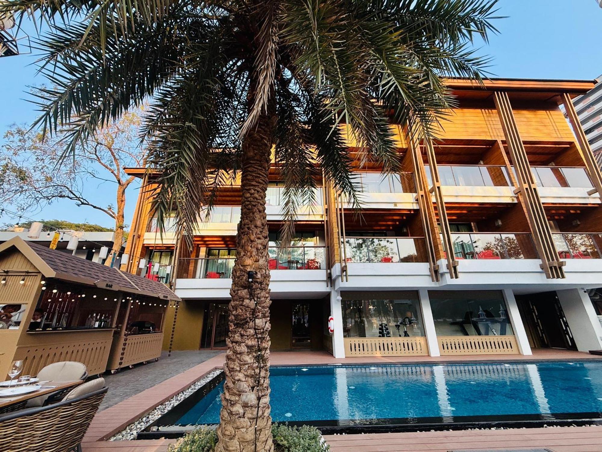 Hotel March & 4*